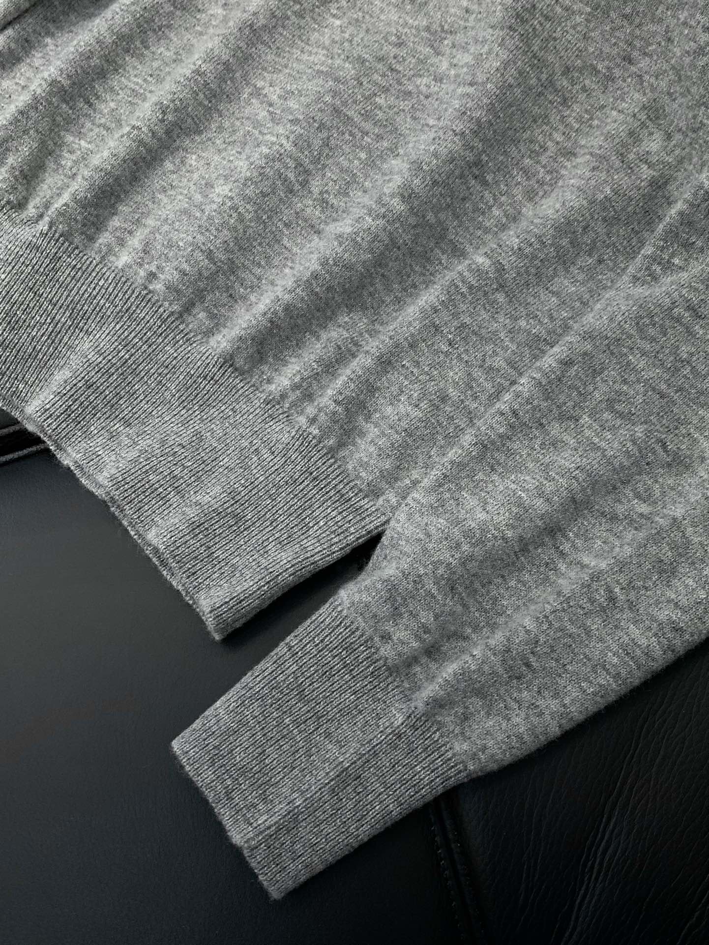，杰尼亚 Zegna，2025春季最新品，专柜同步有售，原单狠货，时尚休闲圆领长袖针织毛衣，采用进口原版