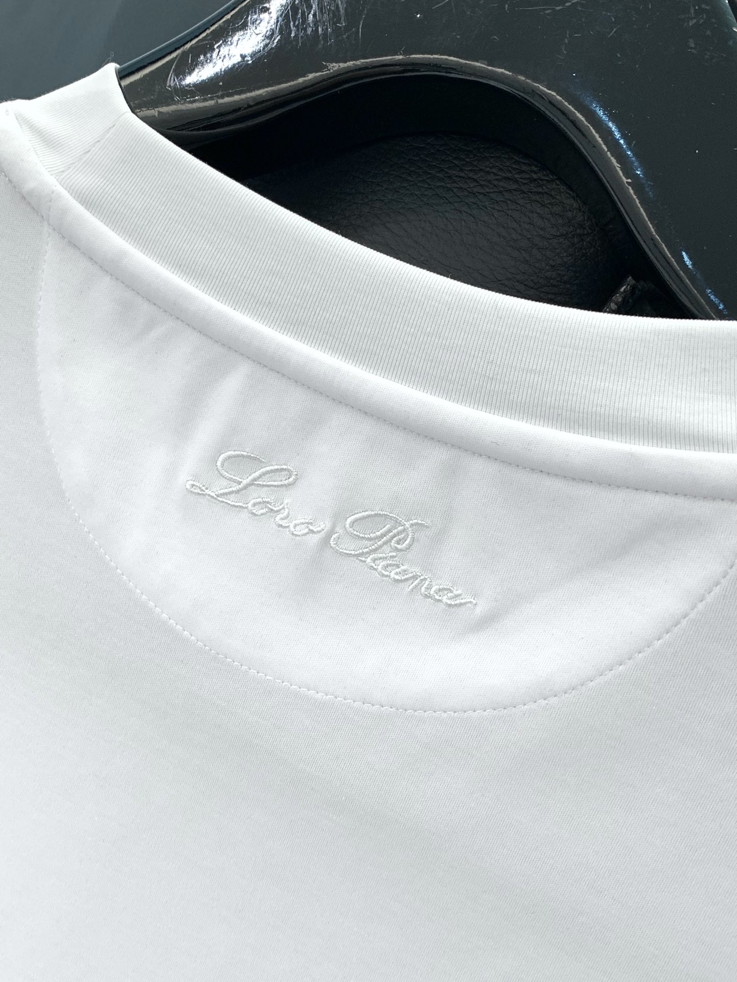 ，LP(Loro Piana )，2025夏季最新品，专柜同步有售，原单狠货，时尚休闲圆领短袖T恤，采用