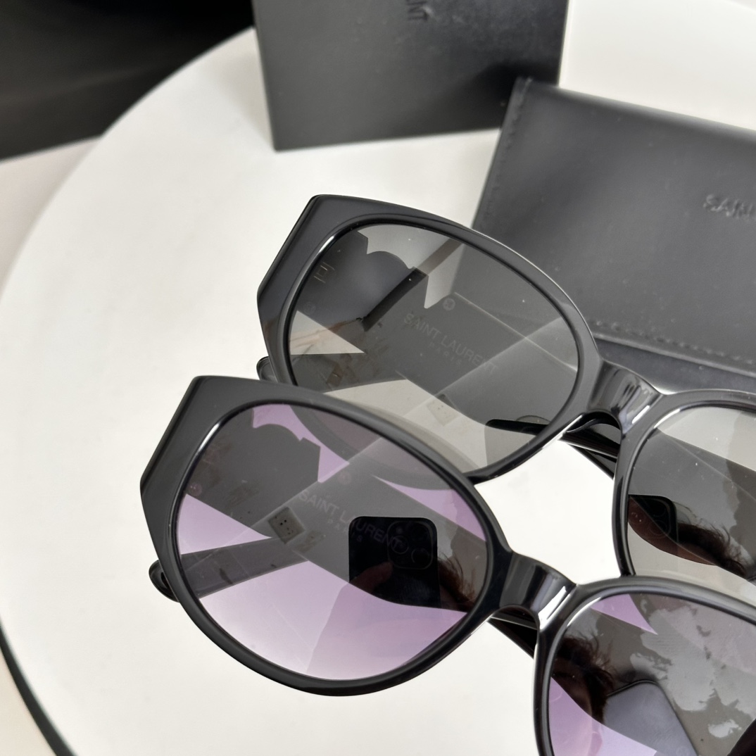  ‼️SAINT LAURENT . 𝑦𝑠𝑙新品
SL M86
腿上刻印SAINT LAURENT标志
