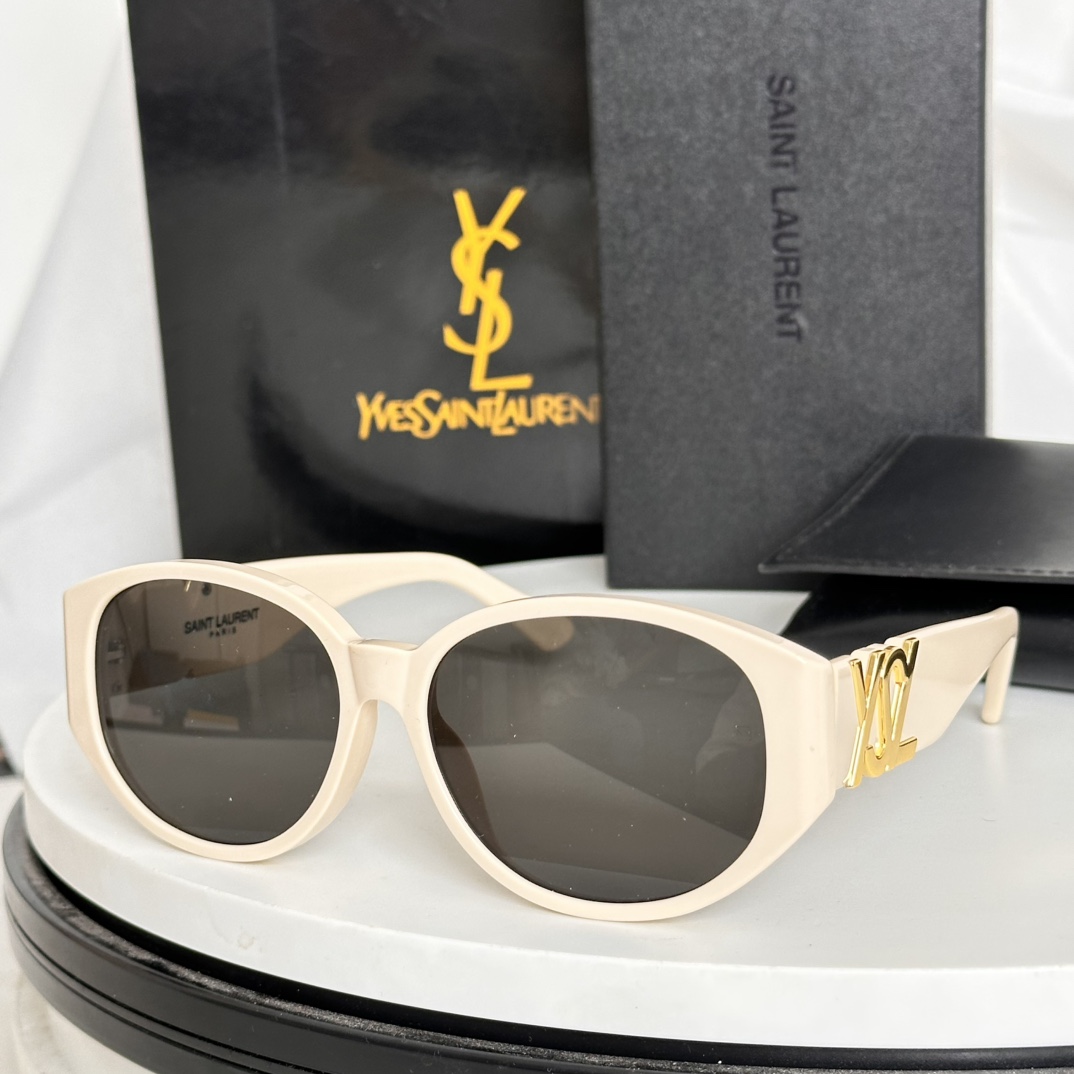  ‼️SAINT LAURENT . 𝑦𝑠𝑙新品
SL M86
腿上刻印SAINT LAURENT标志
