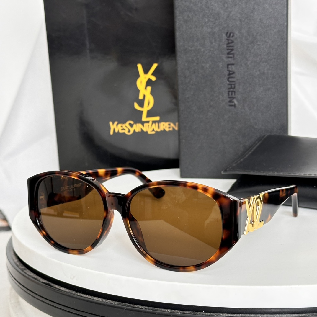  ‼️SAINT LAURENT . 𝑦𝑠𝑙新品
SL M86
腿上刻印SAINT LAURENT标志
