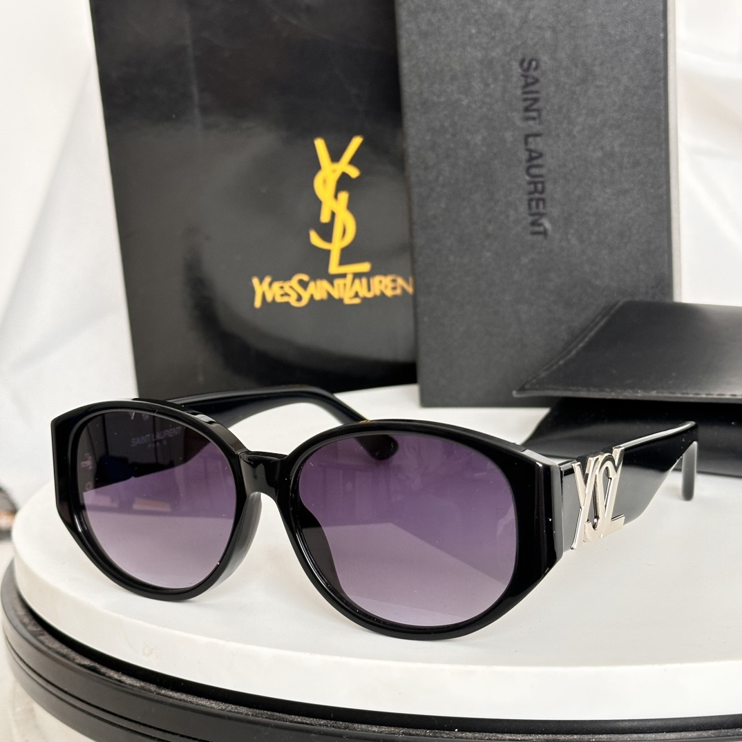  ‼️SAINT LAURENT . 𝑦𝑠𝑙新品
SL M86
腿上刻印SAINT LAURENT标志
