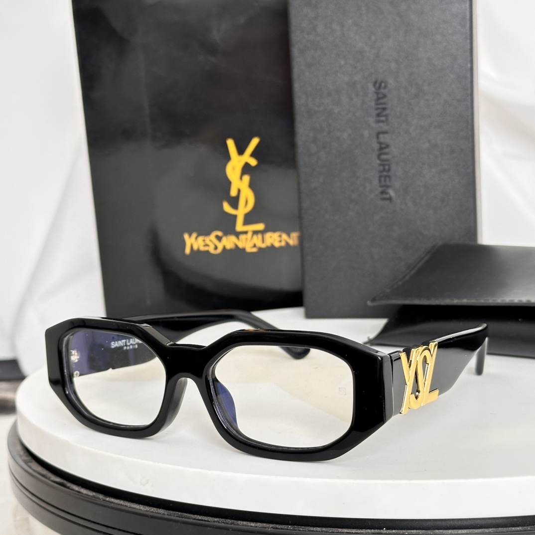  ‼️SAINT LAURENT . 𝑦𝑠𝑙新品
SL M88
腿上刻印SAINT LAURENT标志
