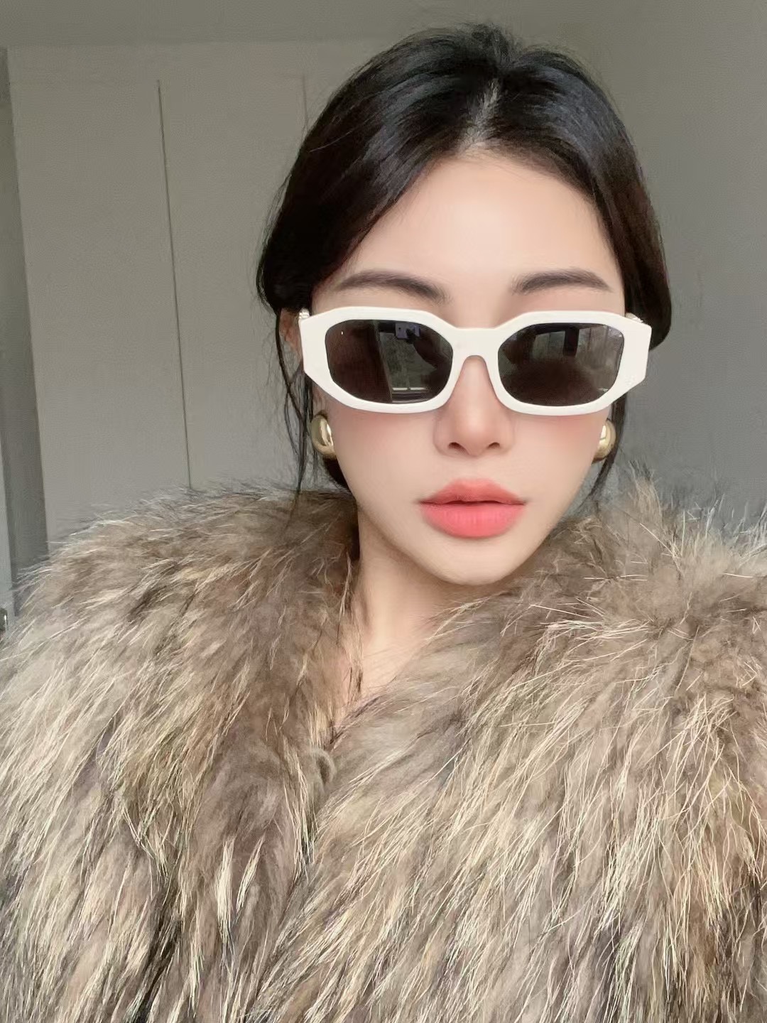  ‼️ 模特图 SAINT LAURENT . 𝑦𝑠𝑙新品
SL M88
腿上刻印SAINT LAURE