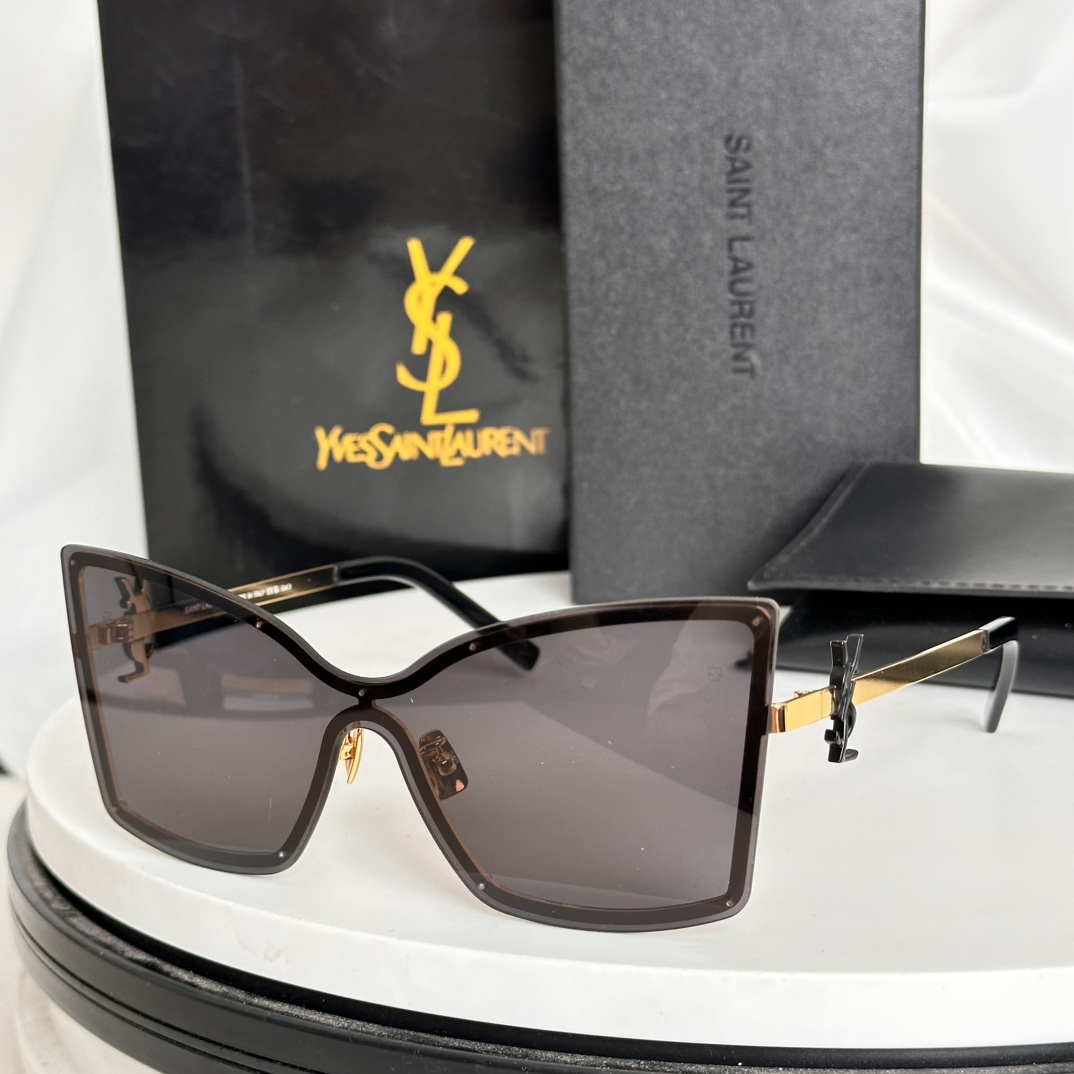  ‼️☀️Ysl潮人排队〰️  🕶️SL M121F 2025上新咯
凹造型绝了 炫酷大猫眼🐱
Size