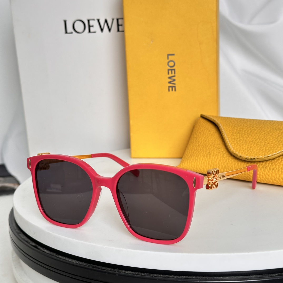 ‼️LOEWE罗意威新款眼镜  
MODEL：LW50402
SIZE：55口18-145