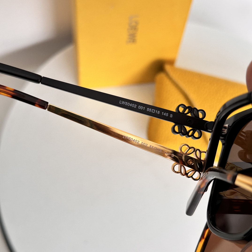‼️LOEWE罗意威新款眼镜  
MODEL：LW50402
SIZE：55口18-145