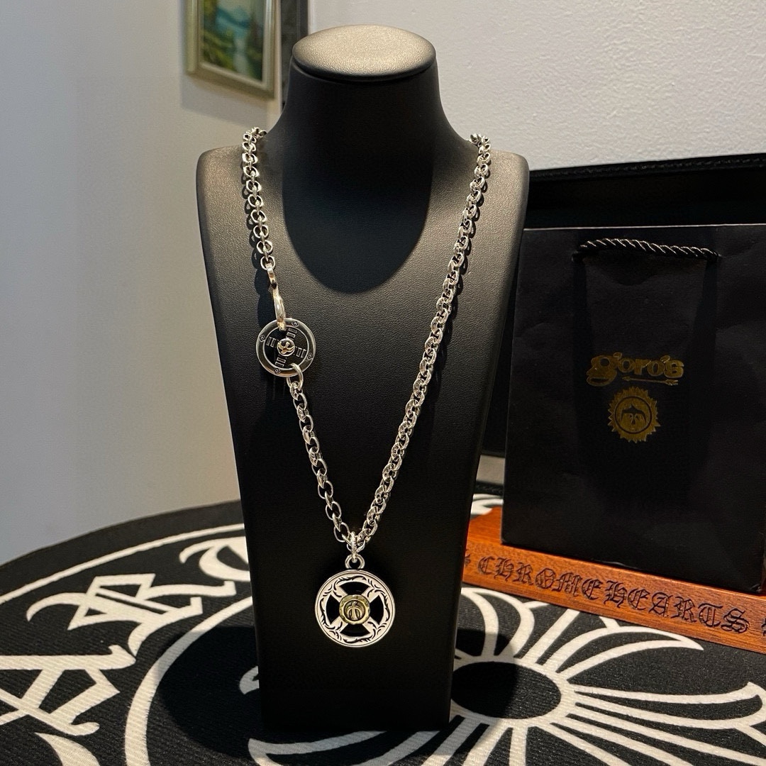 NO:104800,[New Products are on the Shelves] Goro’s Takahashi Goro round dot gold pendant, Takahashi classic letter necklace, top version, recognized exclusive shot, focusing on the high-end market, Kuaishou/ins/Xiaohongshu popular models, absolutely different from ordinary versions!  The details of the picture product are consistent with ZP!  Original production process, precision quality, purely handmade, authentic model opening, fashion essentials, both men and women can wear, same couple style, rock punk silver style, retro elements, trendy and versatile, same style on the official website, fine jewelry, necklace19860909批【新品上架】Goro’s高桥吾郎圆形点金吊坠,高桥经典字母项链,顶级版本,认准独家拍摄,主攻高端市场 ,快手/ins/小红书热门款,绝对区别普通版本！图片产品细节与ZP一致！原版制作工艺 精工品质 纯手工打造 ～正品开模潮流时尚必备 男女均可佩戴 情侣款同款 摇滚朋克泰银风格 复古元素 潮流百搭 官网同款,饰品精品,necklace,Jewelry