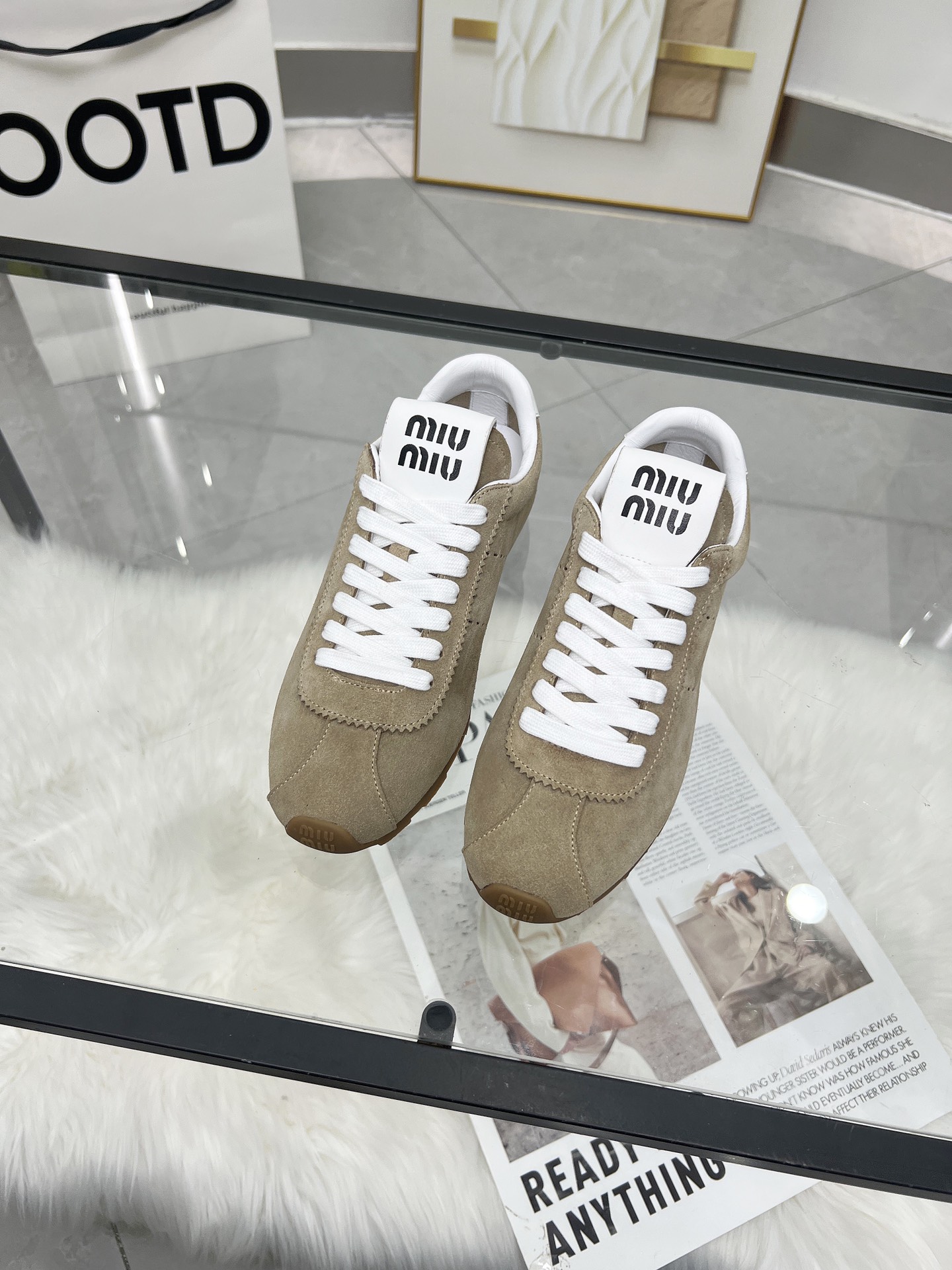 NO:164890,Miu Mu new German training shoes imported cowhide surface, soft and glutinous sheepskin inner ♀ Super soft and versatile raw rubber combination, anti-slip and wear-resistant, and not tired. Multiple colors can be selected for beige (old) silver, apricot, light blue, black, Tibetan orchid, and white. Each color is absolutely perfect. Standard code 35-40 (41 custom made without return or replacement), casual shoes/sports shoes, miumiu, sneakers, cowhide, sheepskin19860909Miu Mu新款德训鞋进口牛皮面,软糯绵羊皮内里♀超软超百搭生胶组合大底防滑耐磨的同时也不累脚多个颜色可选择米白（做旧）银色、杏色、浅兰、黑色、藏兰、白色每个颜色搭配起来都是绝绝子 标准码35-40（41定做不退不换）,休闲鞋/运动鞋,miumiu,sneakers,cowhide,sheepskin,Women's Shoes