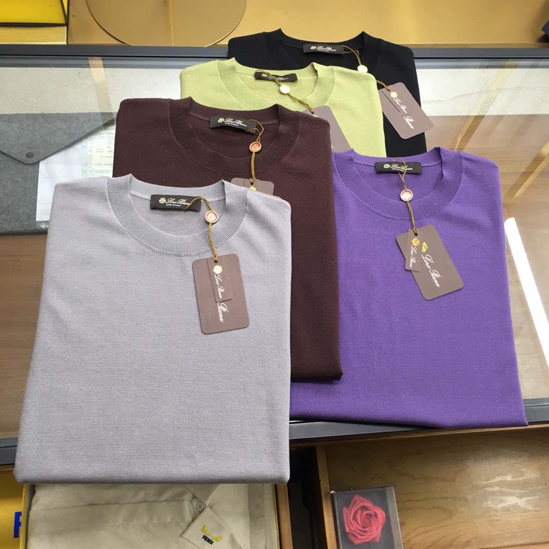 NO:433435,New product [Zegn...] 2025 Spring and Summer New Short Sleeve Knitted Short Sleeves The overall color is bright and bright, and the customized mercerized cotton feels smooth and soft, with a strong drape, natural and soft texture, super comfortable in the body, and a strong drape!  T-shirts are very comfortable and practical in daily wear, super toughness is better than ordinary cotton, the texture is fine, soft and skin-friendly, the touch is light and cool, the color is bright and the color is high in color, the color is good, the breathability and drape are good, and it can be worn now. Especially when driving and going out, M-3xL, T-shirt,tees, t-shirt,alexander wang19860909新品【Zegn...】 2025 春夏新款短袖 针织短袖 整体上色泽较鲜明和光亮,定制丝光棉 手感顺滑揉软,悬垂感特强,质地自然柔软、贴身超级舒服,悬垂感特强！T恤日常穿搭很自在很实用,超级的有韧性比起一般的棉手感质感都更好的,面料质地细腻、柔软、亲肤,触感轻薄凉爽,色泽艳丽色牢度高,透气性及悬垂性好 现在也可以穿 特别是开车和外出,M-3xL,,T-shirt,tees，t-shirt,alexander wang,Men's clothing