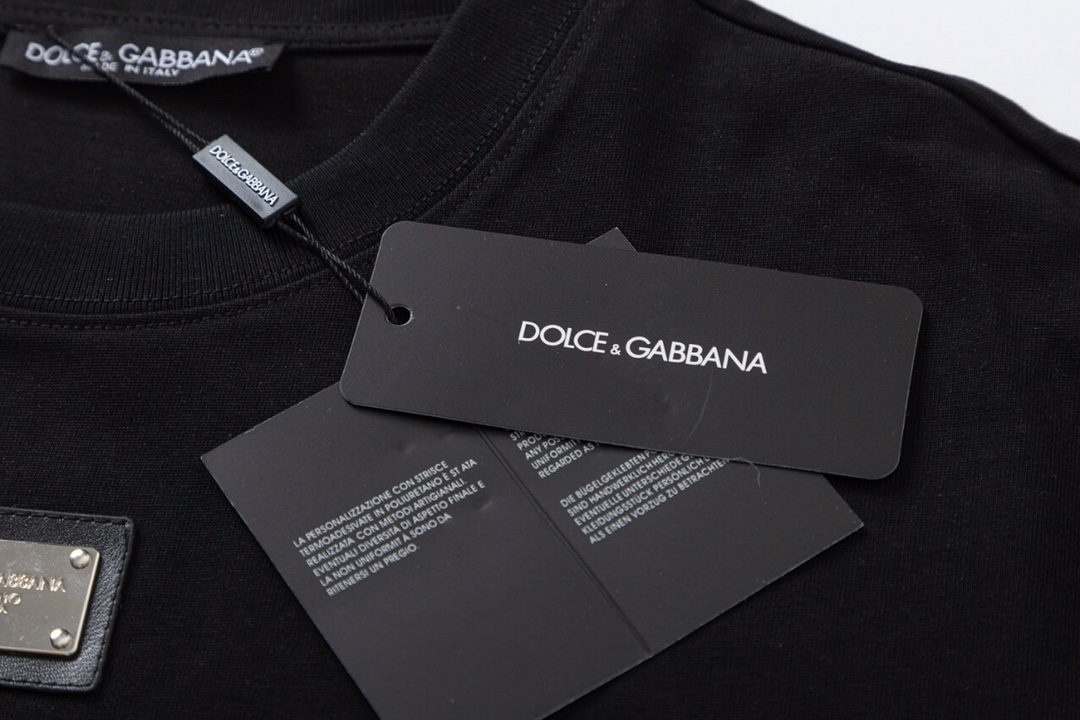 D03#DG家-杜嘉班纳金属Logo扣子纯棉短袖T恤
270克重-黑/白-XS-L-