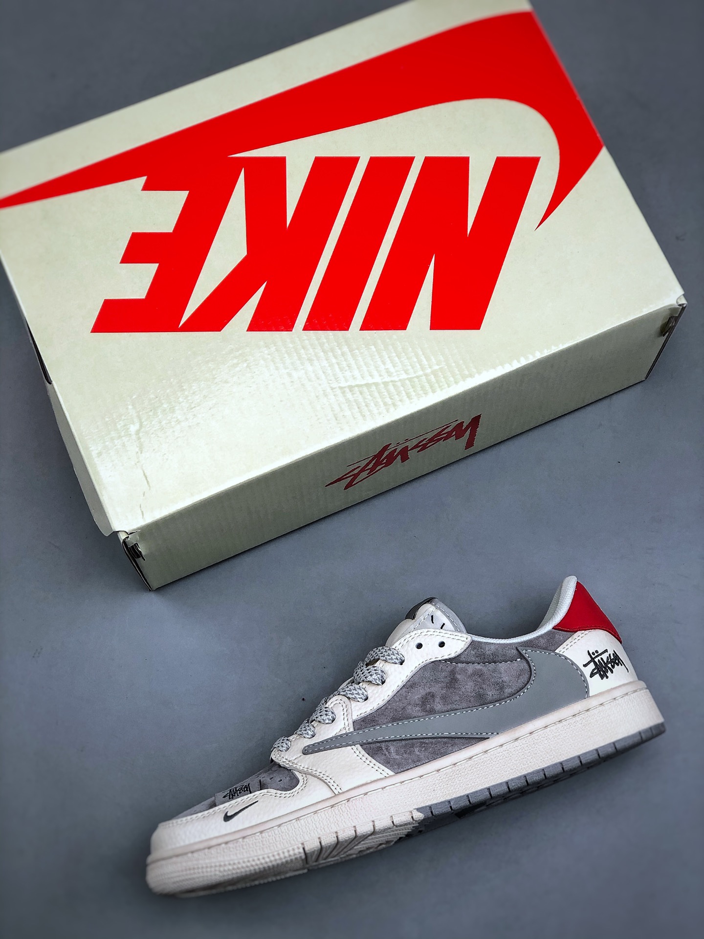 Travis Scott Fragment AJ1 Low OG SP ダブルレッドテール レザー ローカット スニーカー