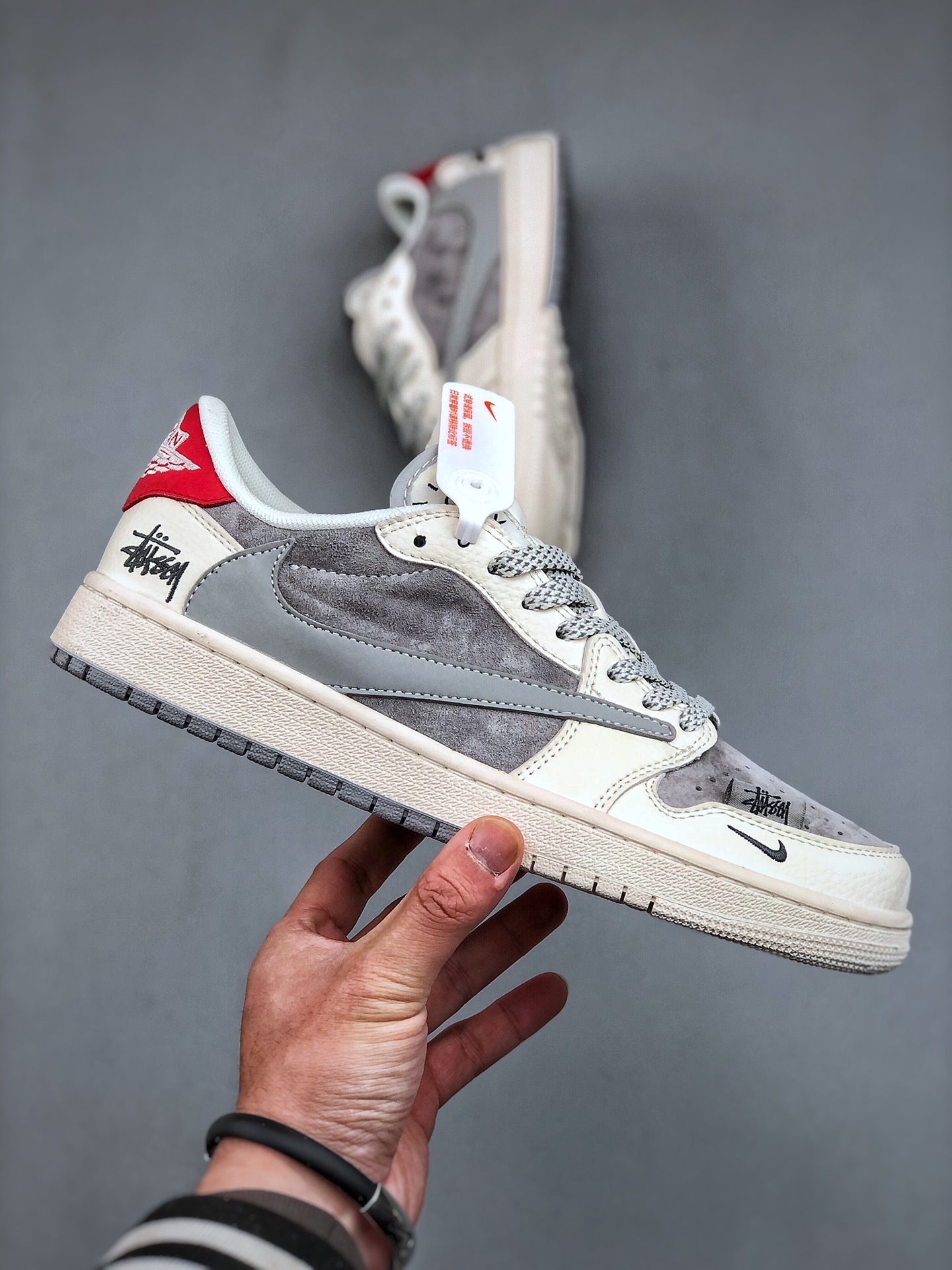 Travis Scott Fragment AJ1 Low OG SP ダブルレッドテール レザー ローカット スニーカー