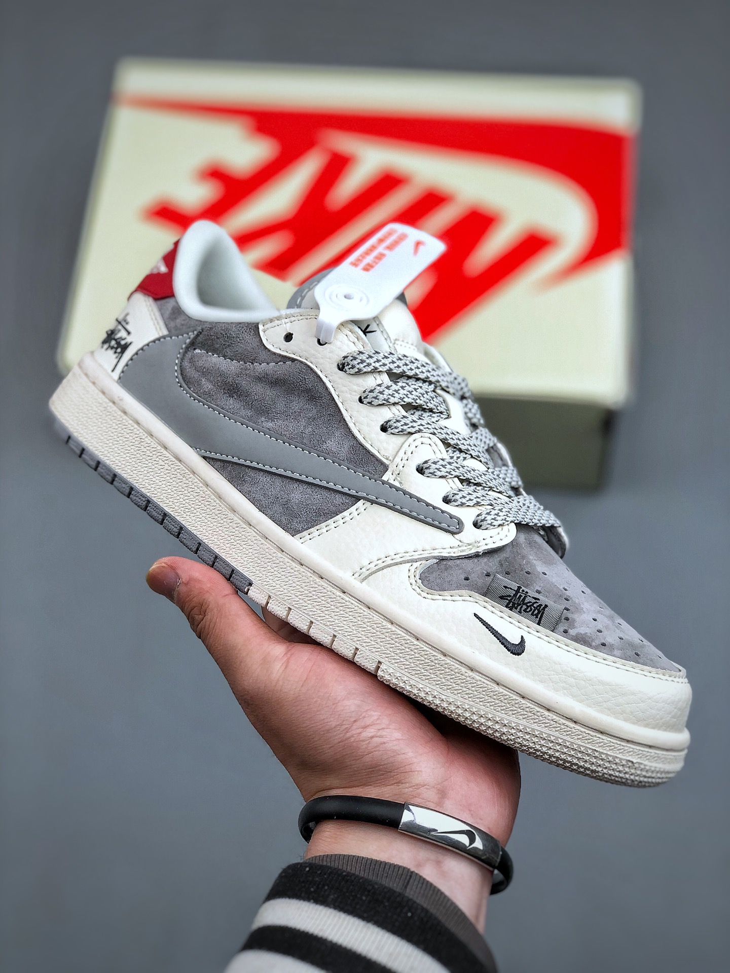 Travis Scott Fragment AJ1 Low OG SP ダブルレッドテール レザー ローカット スニーカー