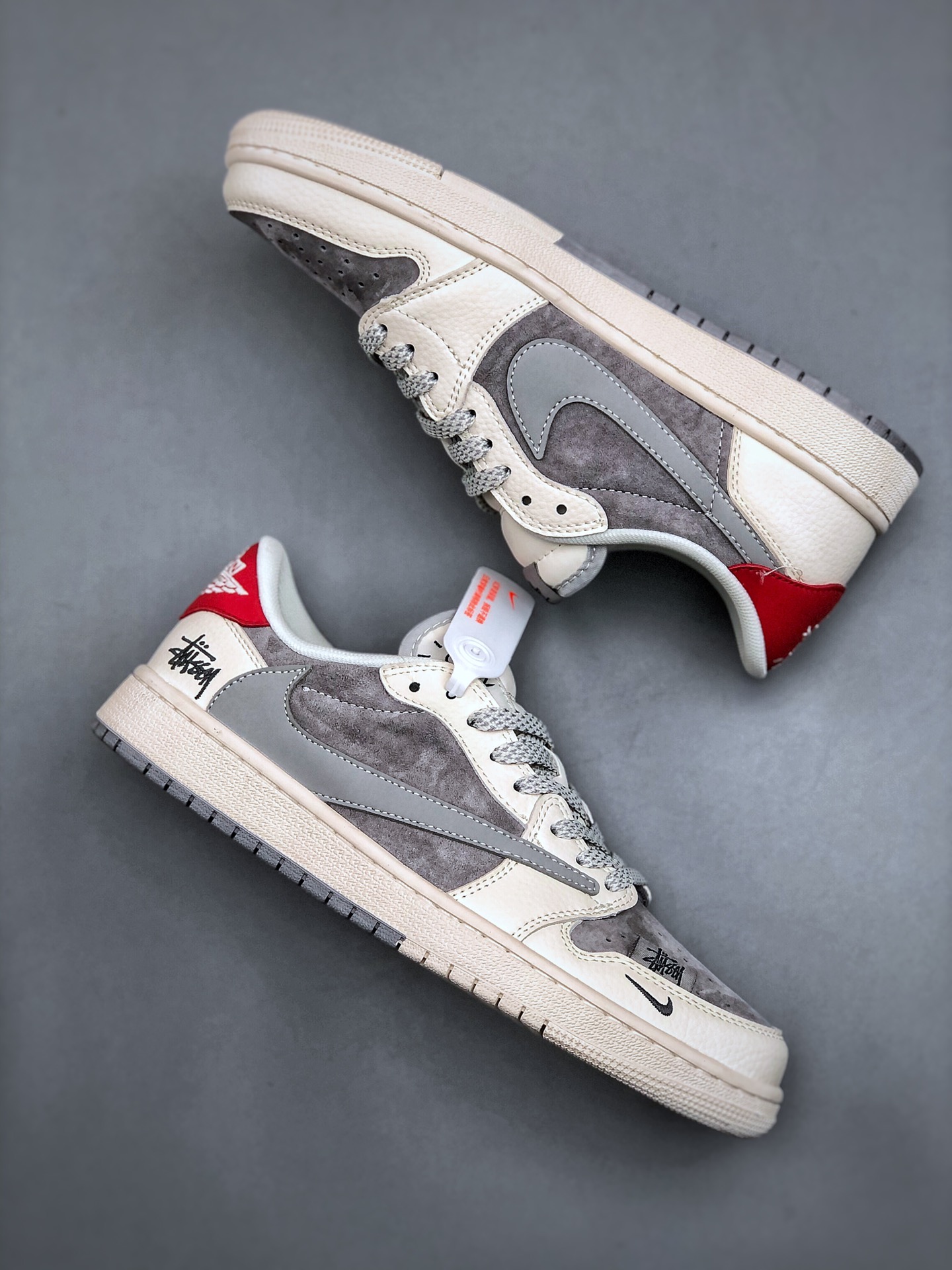 Travis Scott Fragment AJ1 Low OG SP ダブルレッドテール レザー ローカット スニーカー