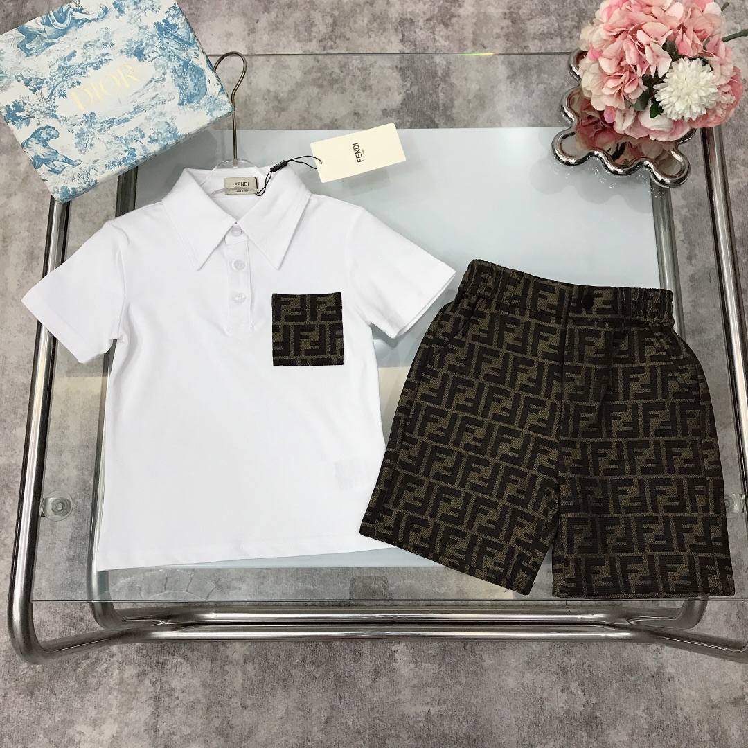NO:210800,【Spot shipment】 FEND* Brother and sister style ~ Limited series Pure cotton small lapel Polo shirt jacquard denim shorts Pearl-ground pure cotton texture Soft and delicate exquisite style Original 1:1 Created on the chest with the iconic brown double FF fabric piece accessories pocket design Double FF old-color jacquard denim shorts show elegance and handsomeness Soft and comfortable Skin-friendly and not tied, excellent upper body effect size--120-130-140-150 [CM] Counter packaging 70, clothes, fendi, shorts,19860909【现货发】   FEND* 兄妹款～限定系列 纯棉小翻领Polo衫提花牛仔短裤 珠地纯棉质地 柔软细腻 精致款 原版1:1打造 胸前搭配标志性棕色双FF面料片配饰口袋设计 双FF老花色系提花牛仔短裤 尽显优雅跟帅气 柔顺舒适 亲肤不扎 上身效果极好  size尺码--120-130-140-150【CM】 专柜包装70,衣服,fendi,shorts,,Children's