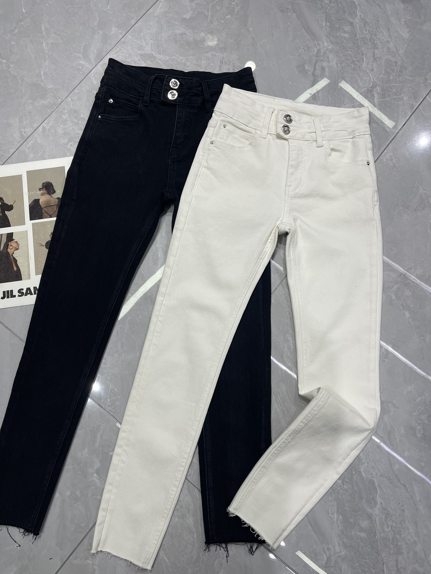 High-End Women’s Outfits: Versac* Four-Sided Pants with Custom Details - 图片 2