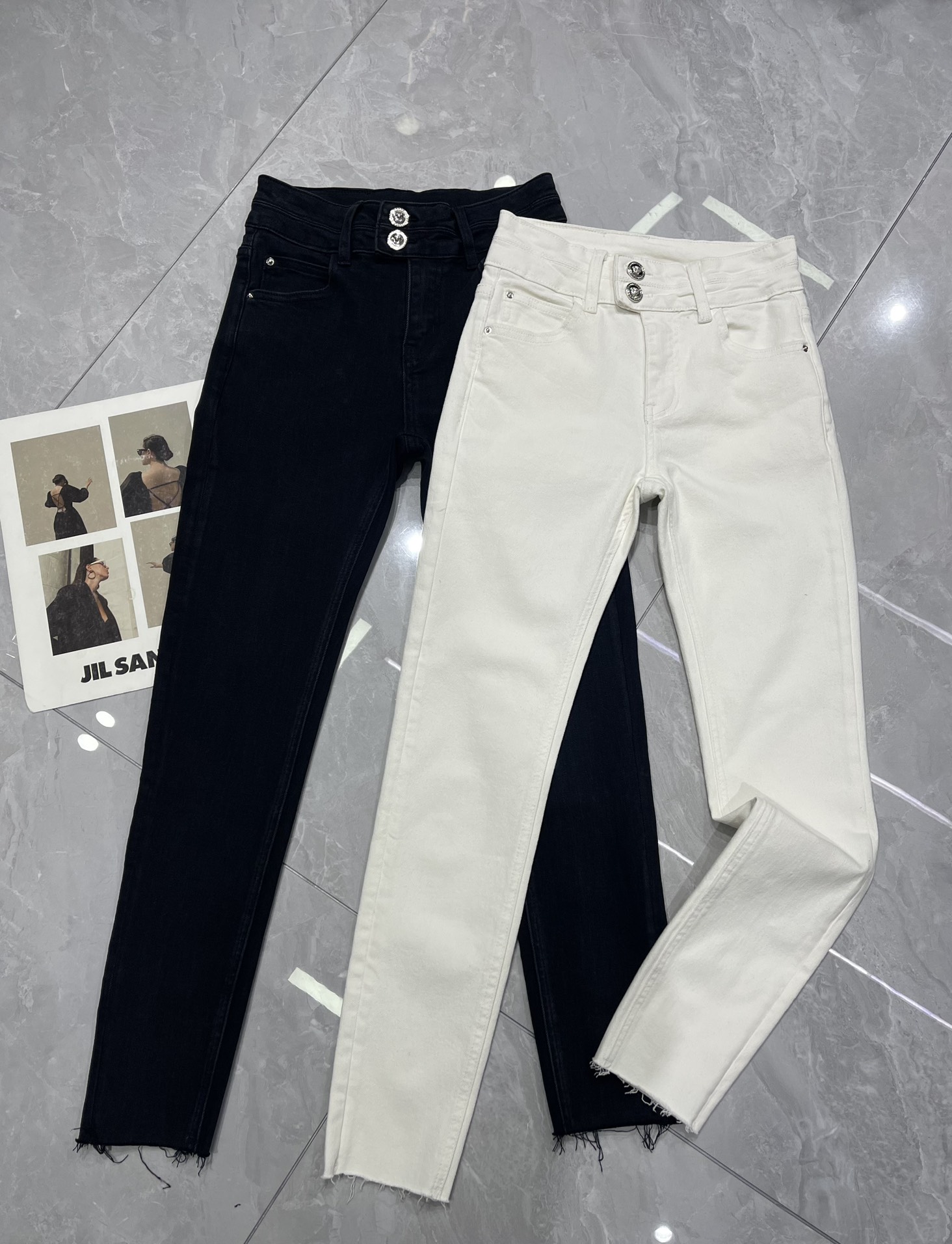 High-End Women’s Outfits: Versac* Four-Sided Pants with Custom Details - 图片 1