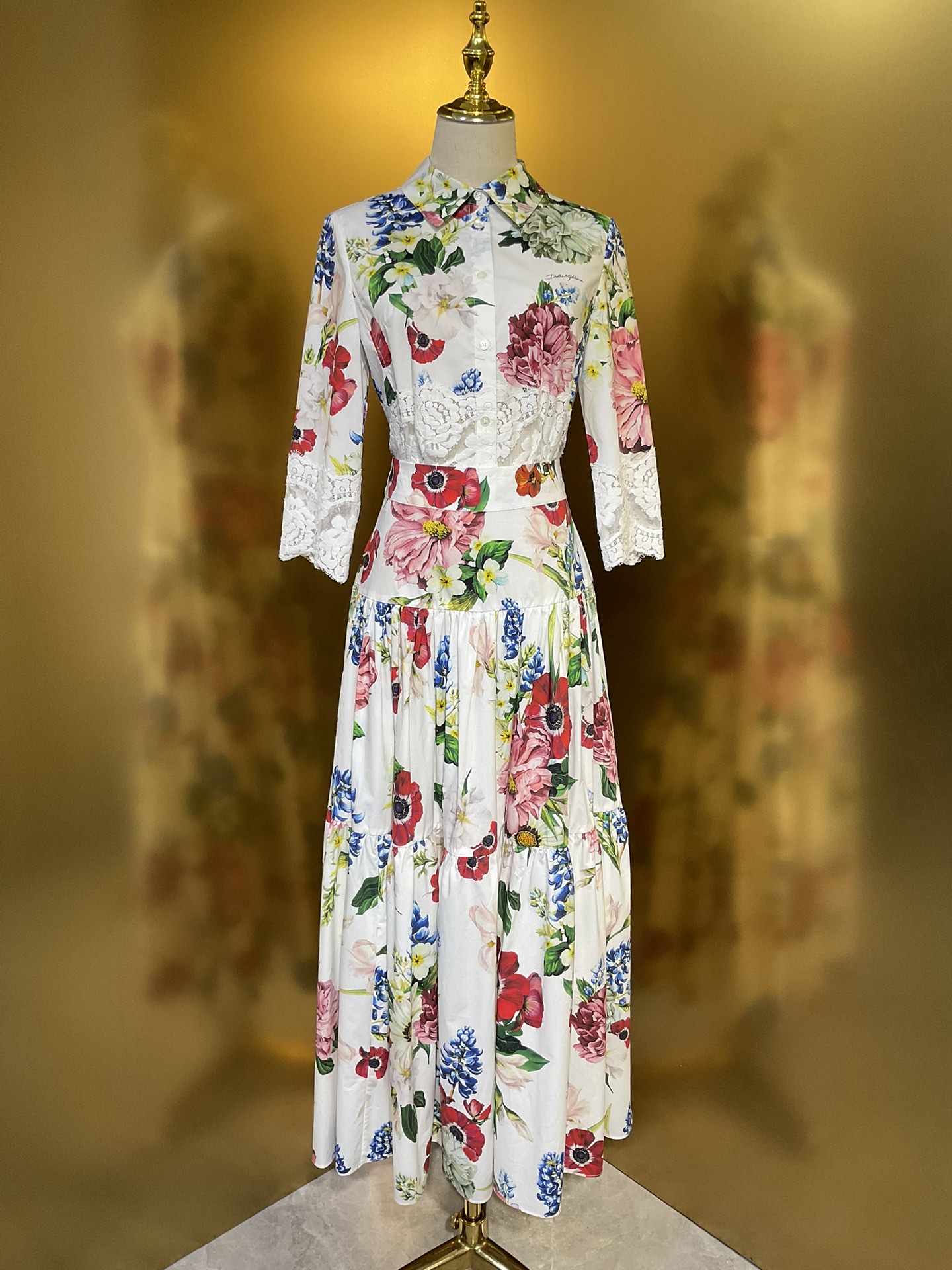 NO:330305,Shirts, original single ruthless women's clothing, packaged DG new style, original white background, colorful lace cotton shirt, cotton long skirt smlxlxxl,, skirts,shirts,alexander wang19860909衬衫 半裙原单狠货女装 配包装DG新款 原版白底彩花拼接蕾丝棉布衬衫 棉布长半裙 smlxlxxl,,skirts,shirts,alexander wang,Women's clothing