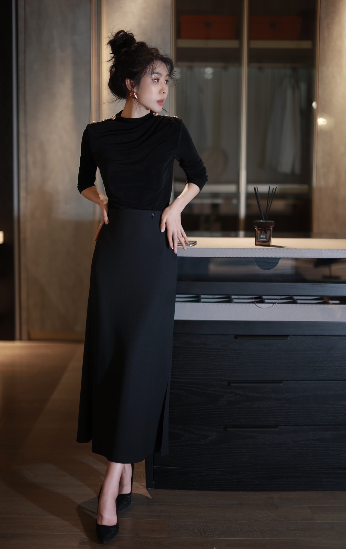 “High-End Quality Women’s Clothes: YSL Packed Semi-Casual Collection in Black, Red, Tan, and Purple” - 图片 5