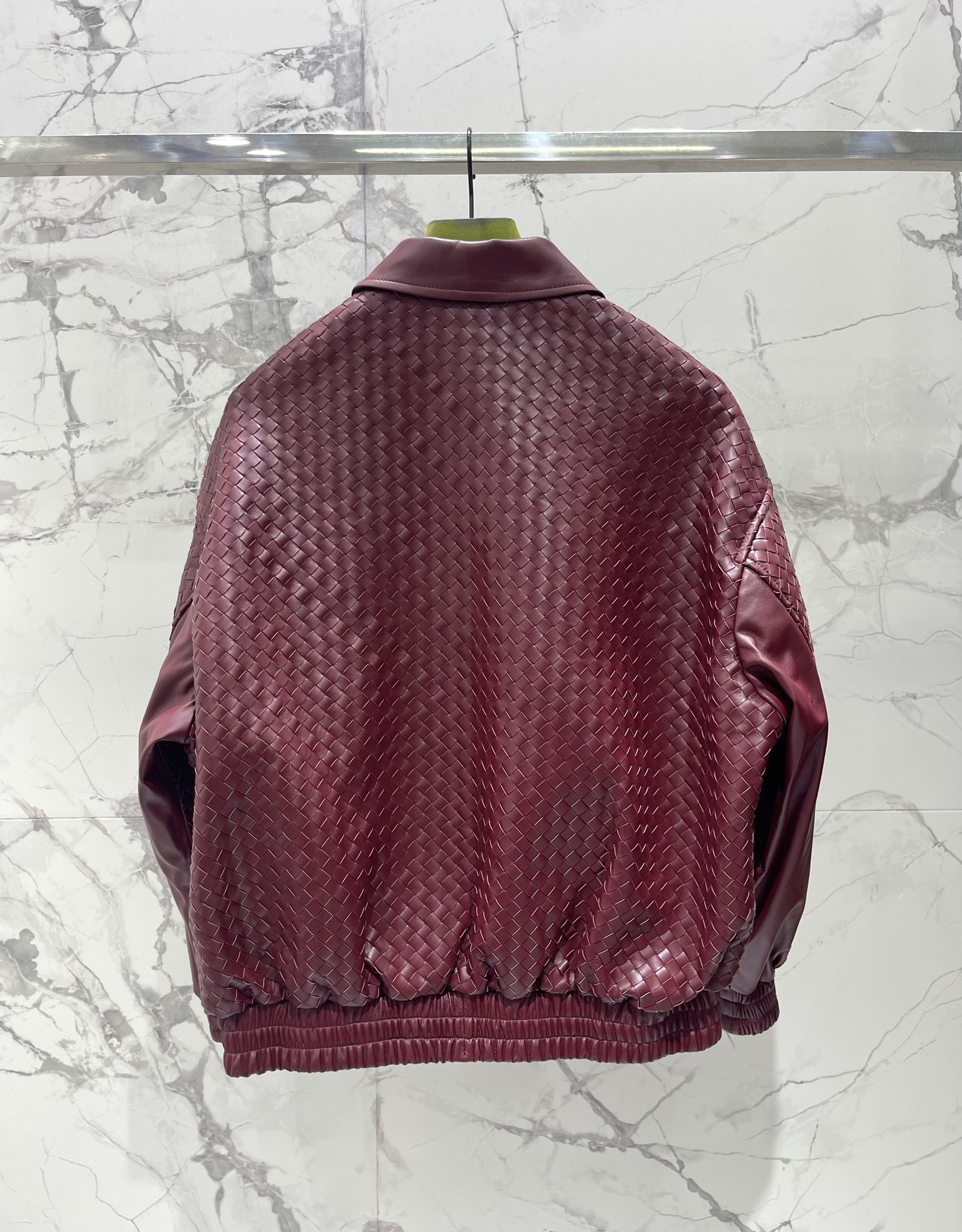 𝗚𝗨𝗖𝗖* 古驰进口小羊皮编织工艺复古宽松摩登皮衣

💖 进口小羊皮材质，手感超级柔软细腻，而且超级有光