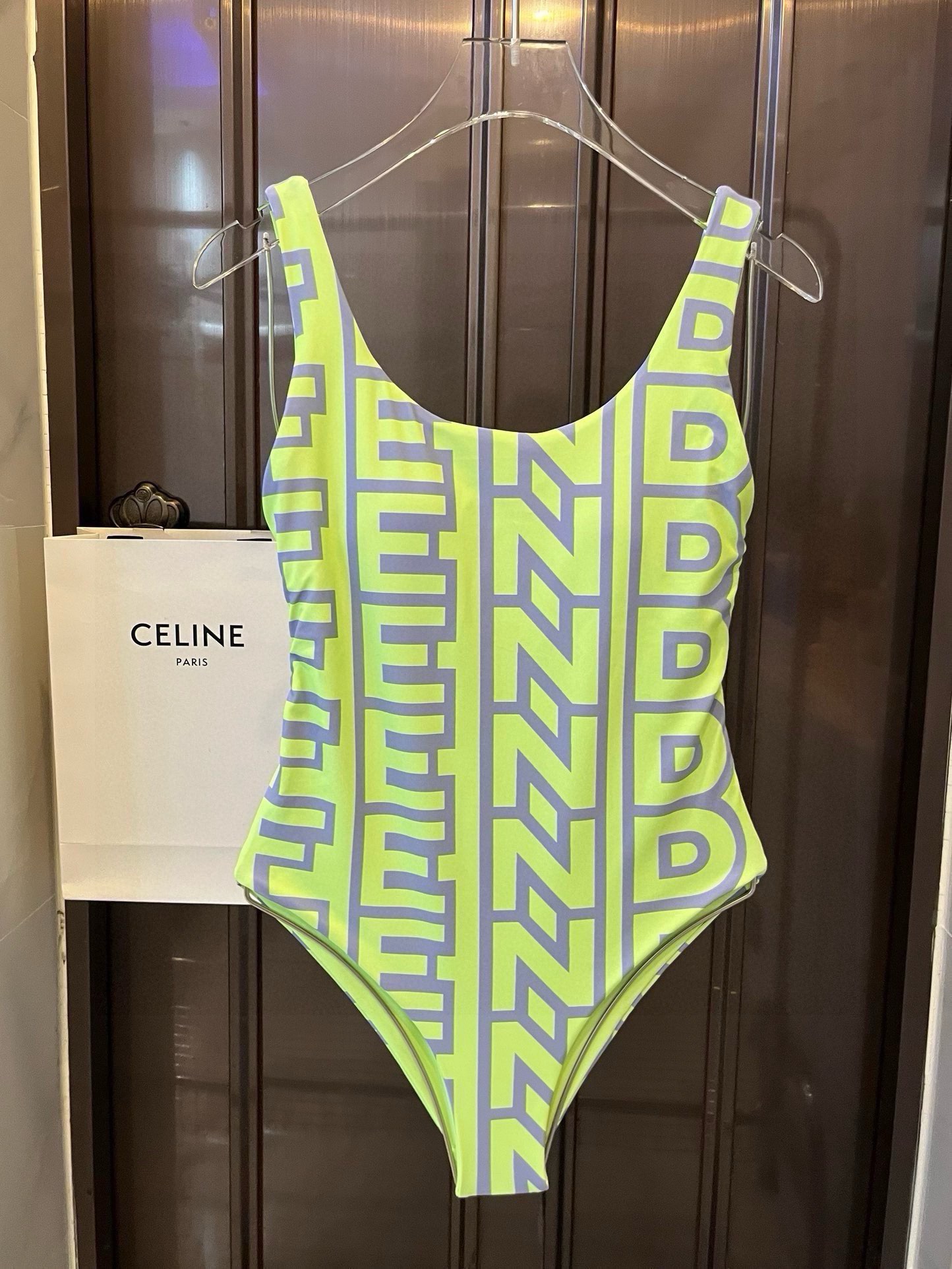 NO:302694,Fendi FD's new one-piece swimsuit suitable for a variety of scenes ♀Seaside, swimming pool, hot spring, water park, rafting can be worn inside, one-piece design covers the flesh and looks tall, and the belly is a little fleshy will not affect our beautiful beauty. The back design reveals beautiful back S M L XL swimsuits, swimsuits, swimming trunks, bikinis19860909芬迪FD新款连体泳衣 适合多种场景的游泳衣♀海边 游泳池 温泉 水上乐园 漂流都可以内搭也完全可以 连体设计遮肉显高挑 腹部有点肉肉也不影响咱美美的 背面设计大露美背S M L XL泳衣泳裤比基尼,泳衣，泳裤，比基尼,fendi,swimsuits,bikinis,accessory