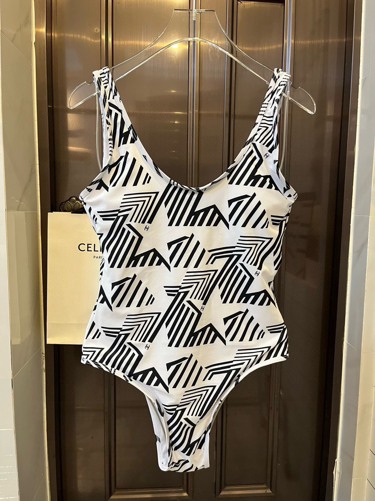 NO:302701,Chanel Chanel new one-piece swimsuit bikini, official model, S M L XL swimsuit swimsuit bikini, swimsuit, swimming trunks, bikini, chanel, chanel, swimsuits, bikinis19860909Chanel香奈儿新款连体泳衣比基尼,官方款,S M L XL泳衣泳裤比基尼,泳衣，泳裤，比基尼,chanel,chanel,swimsuits,bikinis,accessory