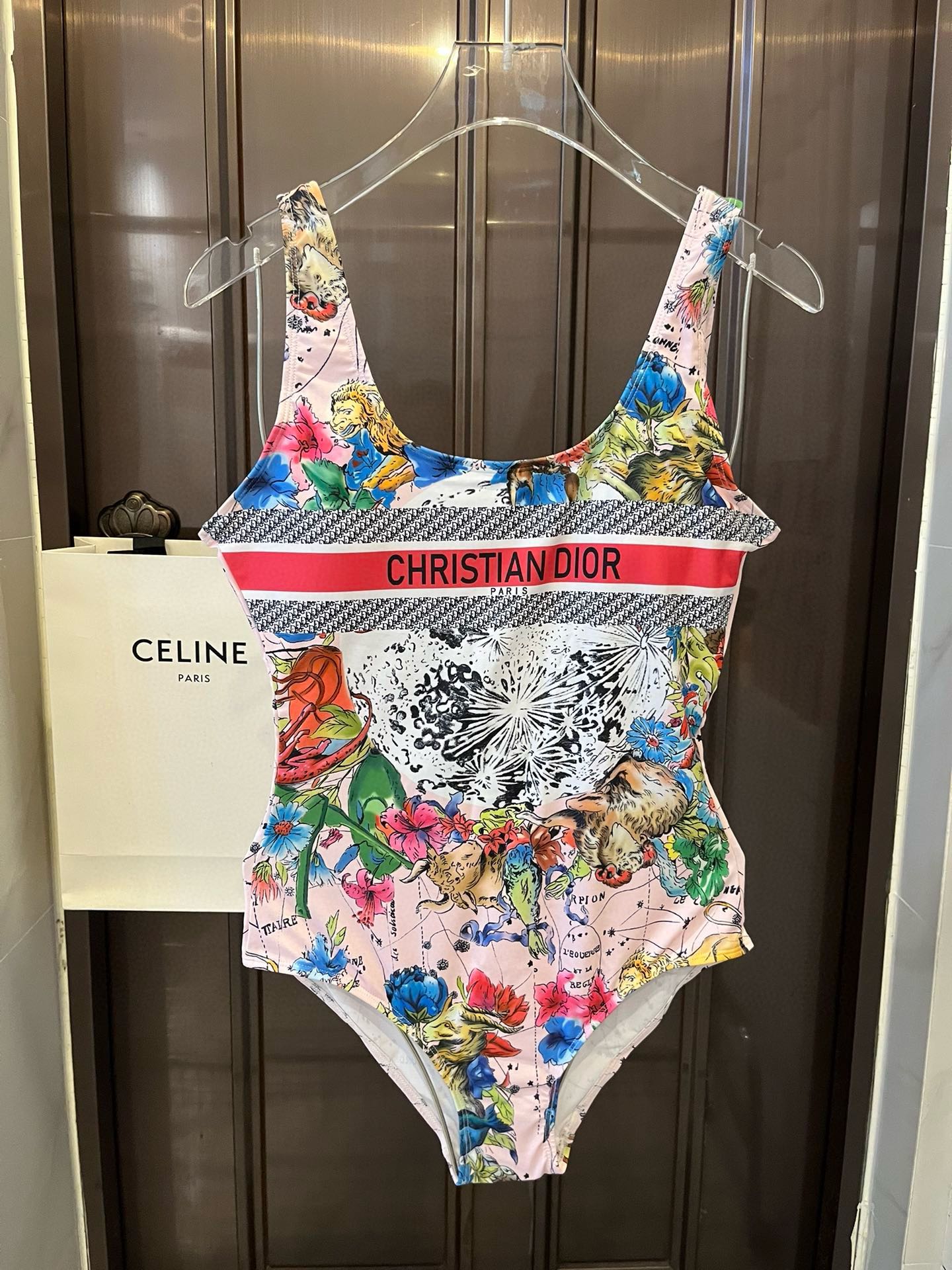 NO:302713,Dior one-piece swimsuit suitable for swimsuits in many scenarios♀Seaside, swimming pool, hot spring, water park, rafting can be worn inside and outside, and the fabric is breathable and comfortable. Quick-drying elastic swimsuits are easier to clean. S M L XL swimsuits, swimsuits, bikinis, dior, dior, swimsuits, bikinis19860909Dior迪奥连体泳衣适合多种场景的游泳衣♀海边 游泳池 温泉 水上乐园 漂流都可以内搭外穿也完全可以 面料透气舒适.速干弹性的游泳衣更加帖肤易清洗.S M L XL泳衣泳裤比基尼,泳衣，泳裤，比基尼,dior,dior,swimsuits,bikinis,accessory