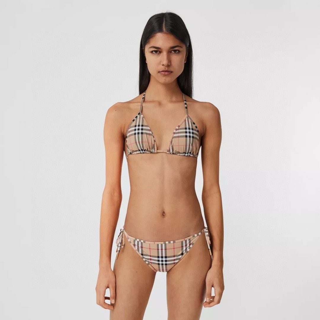 NO:302501,Burberry's classic British swimsuit, the real thing is so beautiful!  If you can't take pictures of it, whoever wears it will be beautiful!  Very worth buying SML XL swimsuits, swimsuits, swimsuits, bikinis, burberry, burberry, swimsuits, bikinis19860909Burberry巴宝莉经典英伦格泳衣,实物实在太美了！拍不出来它的美谁穿谁美！很值得入手 SML XL泳衣泳裤比基尼,泳衣，泳裤，比基尼,burberry,burberry,swimsuits,bikinis,accessory