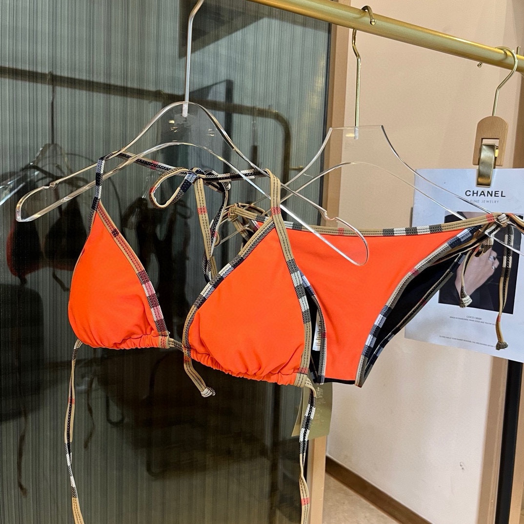 NO:302509,Burberry Bikini is super good!  It is released simultaneously in major counters, and it naturally presents a sense of fashion!  Very age-reducing and youthful. S M L XL swimsuits, swimming trunks, bikinis, swimsuits, swimming trunks, bikinis, burberry, burberry, swimsuits, bikinis19860909Burberry巴宝莉比基尼 上身超级棒！同步各大专柜发售,自然而然呈现时尚感！十分减龄,具有年轻活力. 码数S M L XL泳衣泳裤比基尼,泳衣，泳裤，比基尼,burberry,burberry,swimsuits,bikinis,accessory