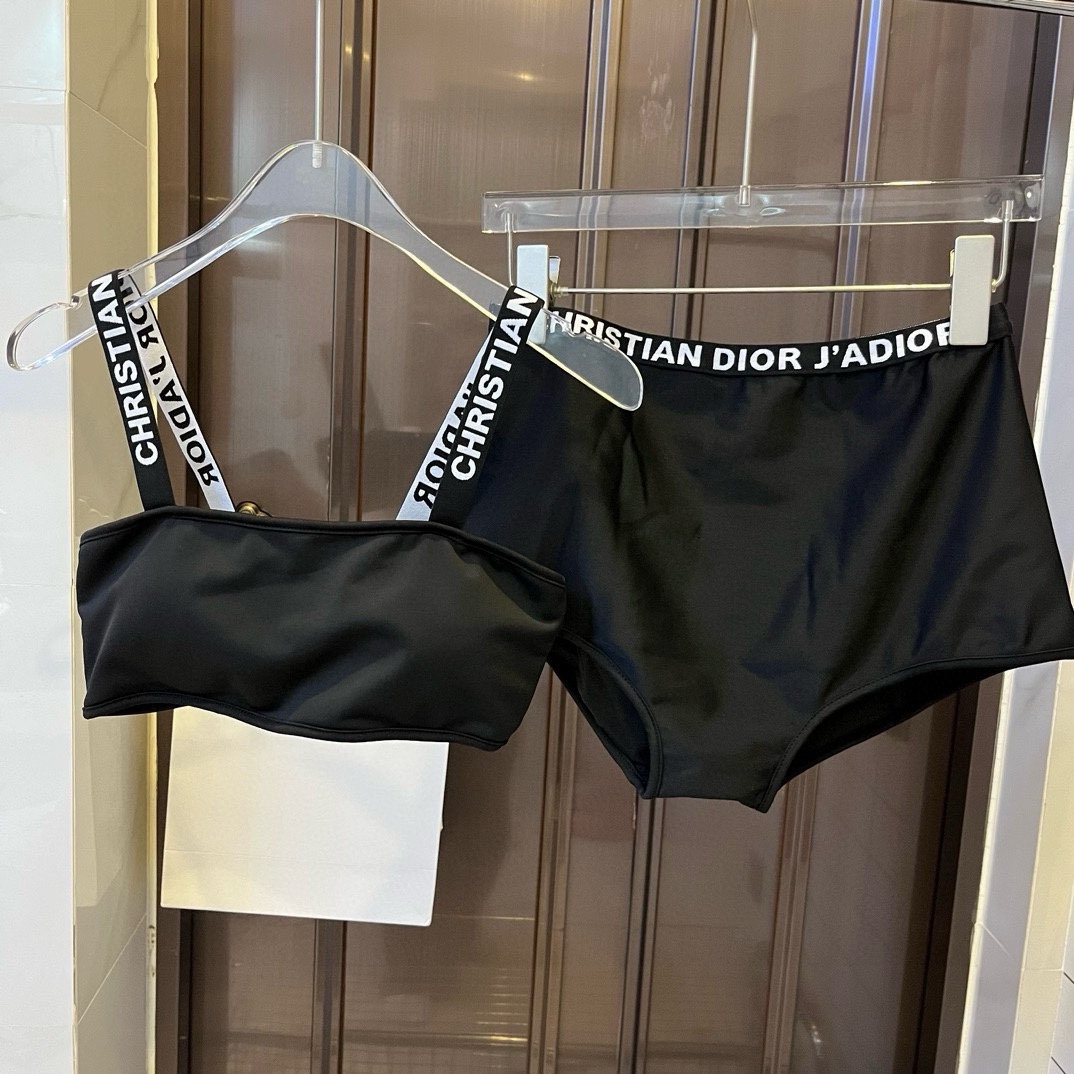 NO:302519,Dior Dior split suit swimsuit, super good upper body!  It is released simultaneously in major counters, and it naturally presents a sense of fashion!  Very age-reducing and youthful. S M L XL swimsuits, swimsuits, bikini, dior, swimsuits, bikinis19860909Dior迪奥分体套装泳衣 上身超级棒！同步各大专柜发售,自然而然呈现时尚感！十分减龄,具有年轻活力. 码数S M L XL泳衣泳裤比基尼,泳衣，泳裤，比基尼,dior,dior,swimsuits,bikinis,accessory