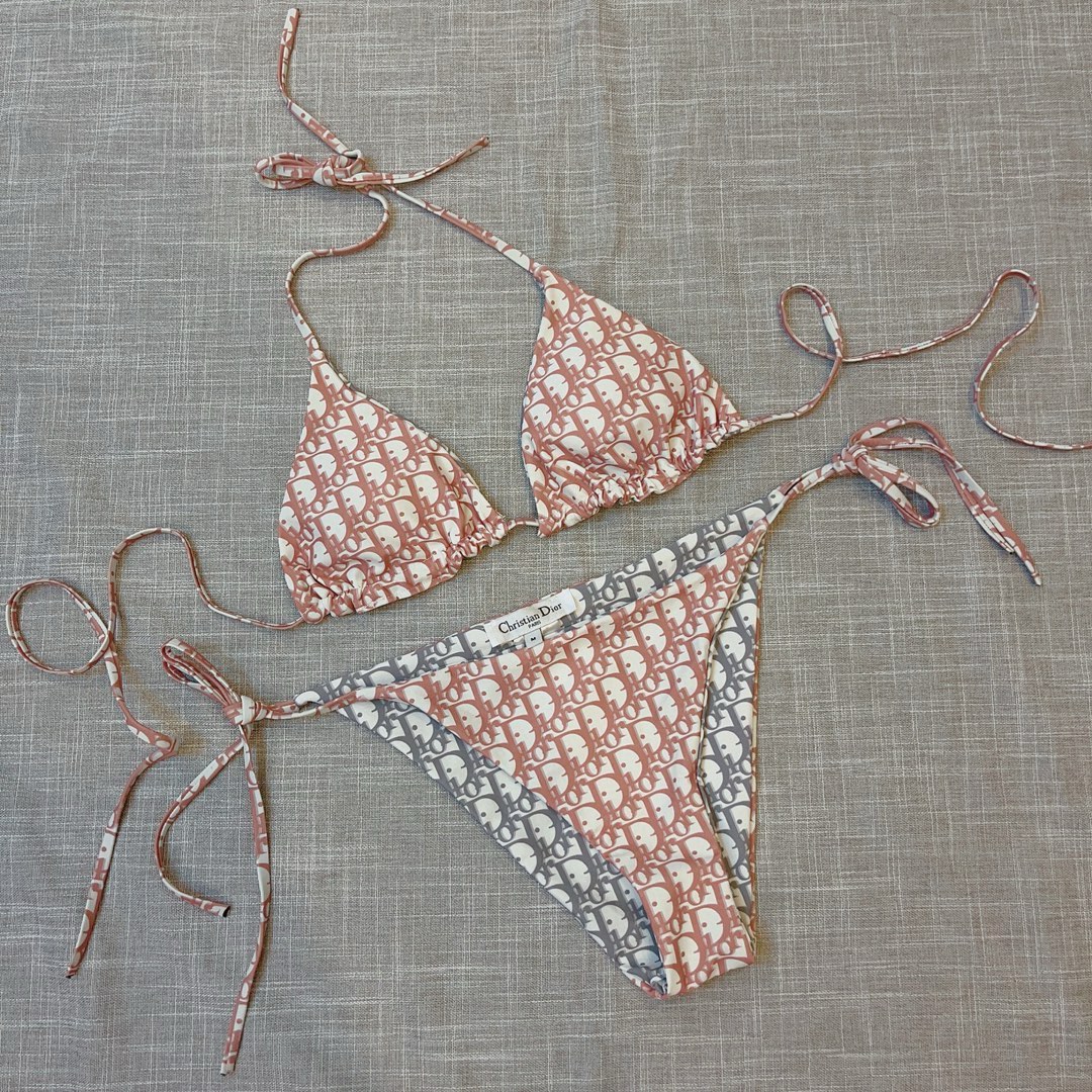 NO:302534,Dior Dior bikini can be worn on both sides, summer is coming, split swimsuit suit set is amazing, the upper body is super A, pure and very high-end, the swimsuit is too much to wear, how to look good at the beach vacation, super S M L swimsuit swimsuit bikini, swimsuit, swimming trunks, bikinis, dior, dior, swimsuits, swimsuits, bikinis19860909Dior迪奥比基尼双面可穿 ,夏天快到啦,分体泳衣套装 太绝了,上身超A,又纯又欲非常高级,泳衣外穿太了,怎么穿怎么好看海边度假,超级出S M L泳衣泳裤比基尼,泳衣，泳裤，比基尼,dior,dior,swimsuits,bikinis,accessory