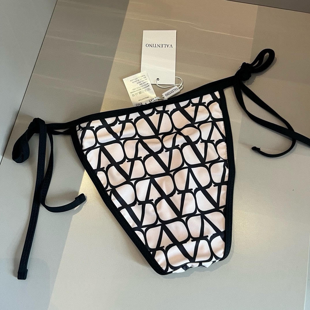 Stylish Valentino Bikini: Special 137 Collection, Hot and Good to Wear - 图片 8