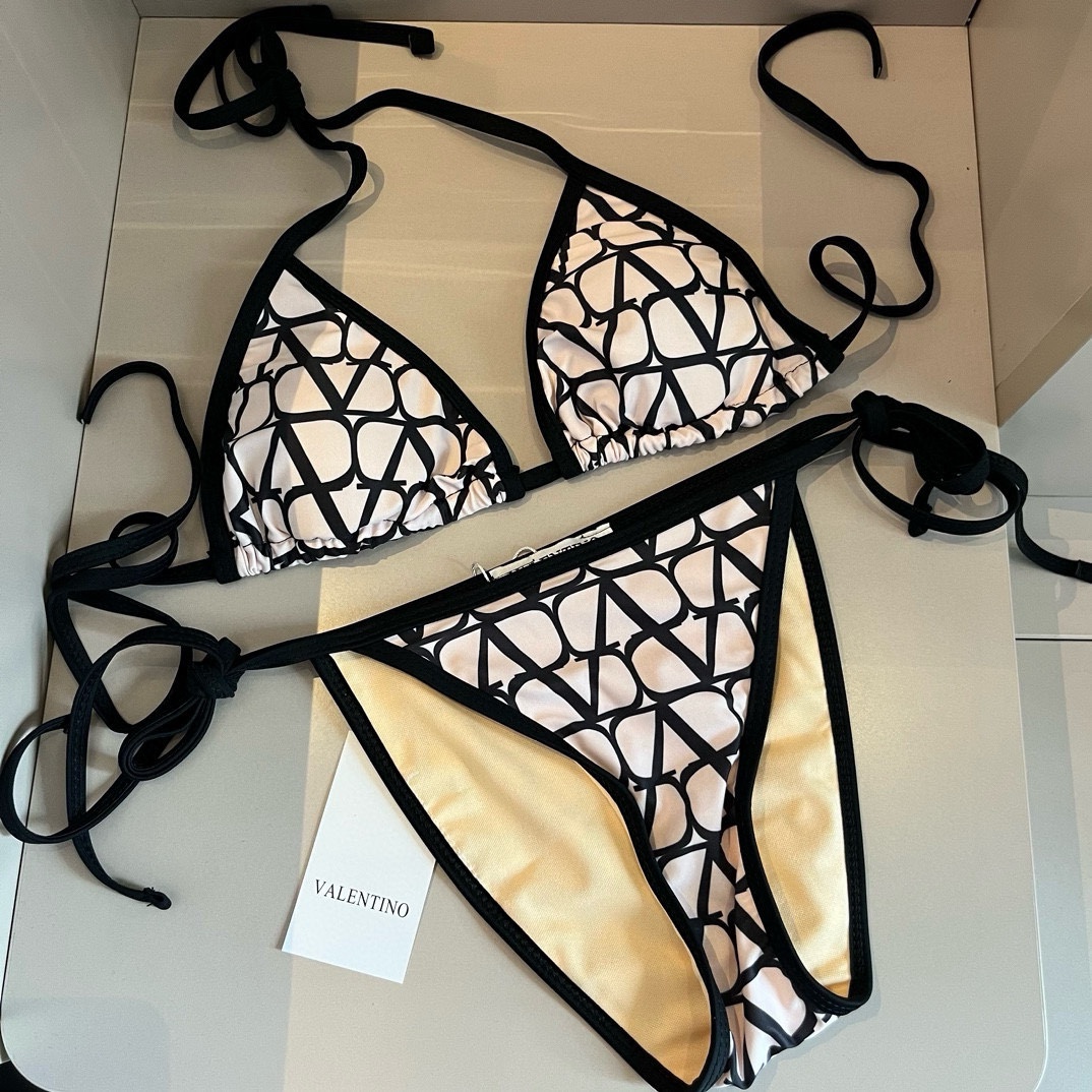 Stylish Valentino Bikini: Special 137 Collection, Hot and Good to Wear - 图片 1