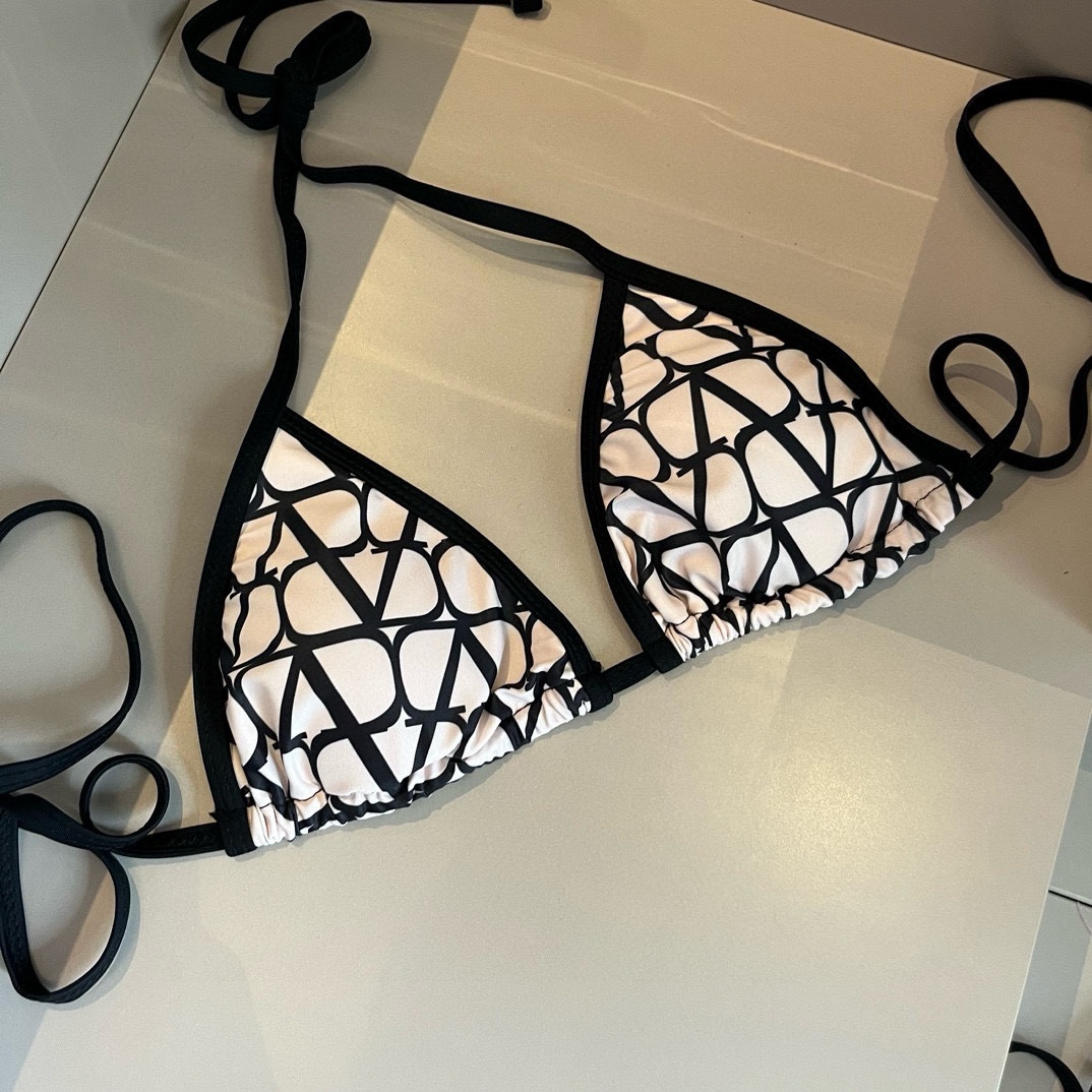 Stylish Valentino Bikini: Special 137 Collection, Hot and Good to Wear - 图片 3