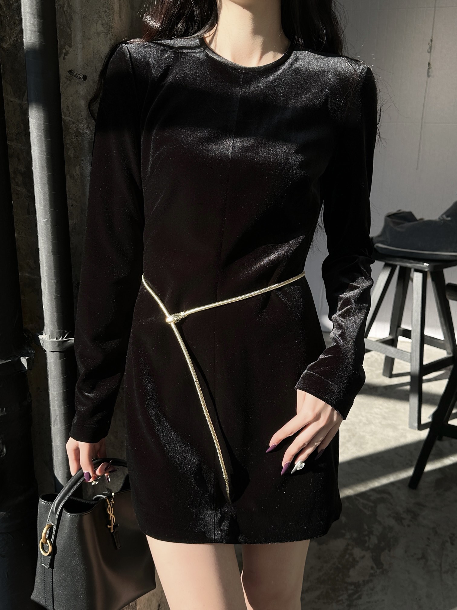 NO:317238,25 new dresses with stylish personality velvet round neck bow dress!  The three-dimensional bow-decorative design of the neckline perfectly modify the waist lines, exquisite and textured. The velvet fabric feels soft and delicate, the classic and simple style design perfectly shows the slender curves. The upper body is full of goddess style, super invincible and slim. The upper body looks so beautiful. It is beautiful no matter how you match it. It is essential for vacation travel, practical and generous, and the sense of fashion is naturally born. The fabric feels soft and skin-friendly, and the workmanship is delicate and flawless. SML, skirts, alexander wang1986090925新款连衣裙时尚个性丝绒圆领蝴蝶结连衣裙！领口立体蝴蝶结装饰设计,完美的修饰了腰部线条,精致又有质感,丝绒面料手感柔软细腻,经典简约版型设计,完美的展现出纤细的曲线,上身女神范十足,超级无敌显瘦,上身太好看啦,怎么搭配都美美哒,度假旅行必备款,实用大方,时尚感油然而生,面料手感柔软亲肤,做工细致无瑕疵 SML,,skirts,alexander wang,Women's clothing