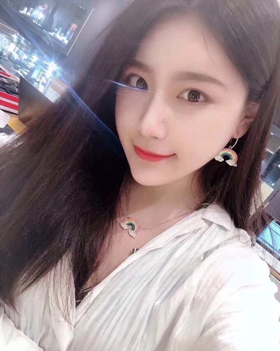 代购版。APm彩虹耳钉 电镀厚金。