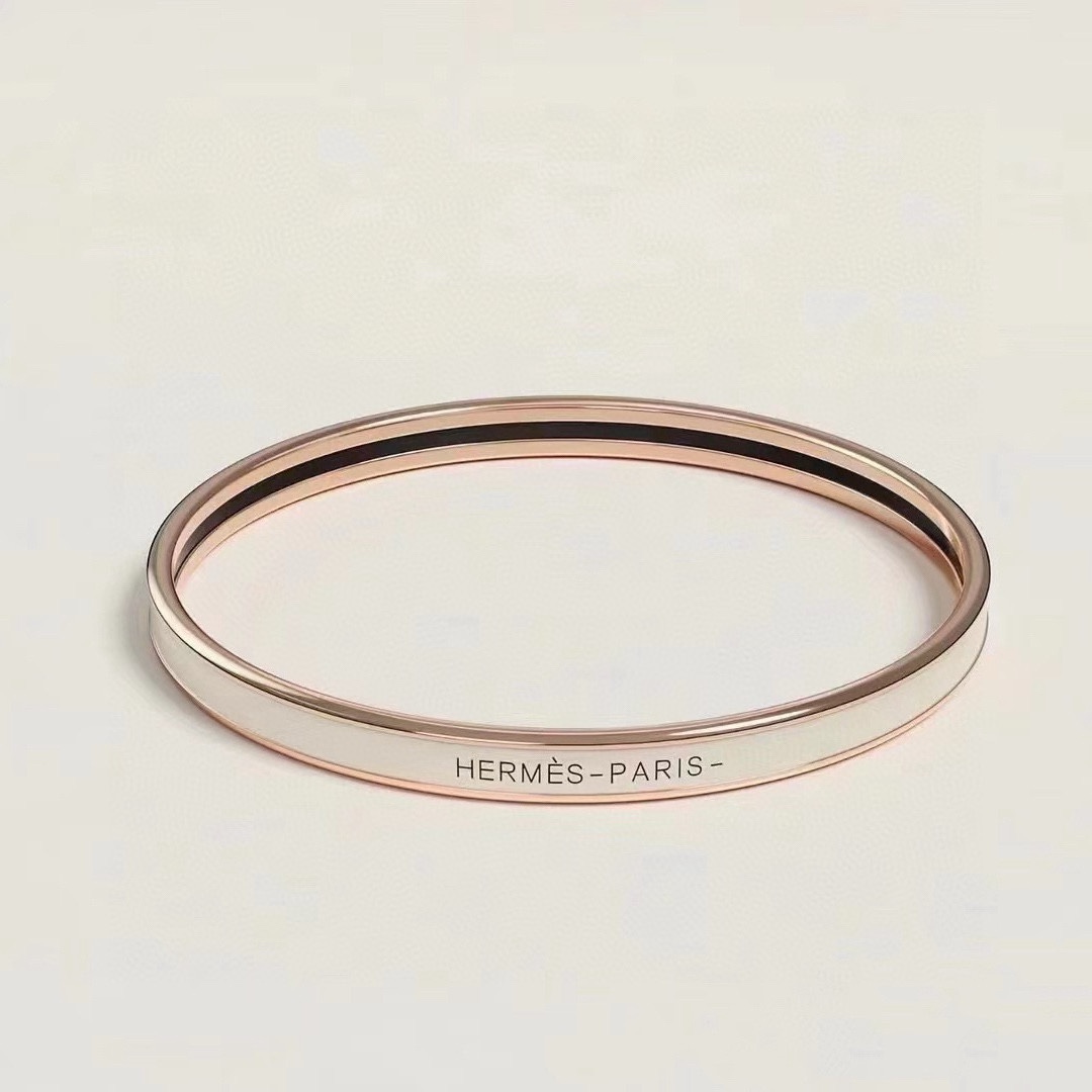 NO:112142,The rose gold butter white she had been shipped in Hermes Hermes enamel bracelet small and fine style high-end version one-to-one precision version. The frozen milk narrow version has been loved by MM since its launch. Every color has its unique brilliance!  The effect is very good!  The smallest one!  More durable than ordinary models, it shows fair skin color, Tiffany green is so beautiful, jewelry quality, hermes, hermes, bracelet19860909心心念念的玫瑰金奶油白出货了爱马仕Hermes珐琅手镯小号细款高版本一比一精工版 冻奶色窄版从上市以来一直深受MM喜爱每一种颜色都有它独一无二的光彩！上手效果非常好看！最细小的一款！比普通款更耐看显肤色白皙蒂芙妮绿也太美了吧,饰品精品,hermes,hermes,bracelet,Jewelry