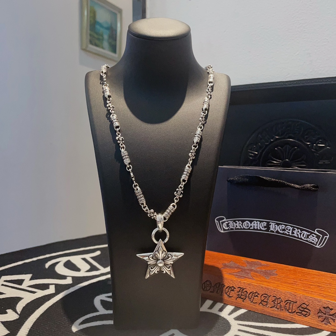 NO:104815,New [Counter Quality] Chrome Hearts Croxin Classic Retro Cross Necklace Five-Star Flower Pendant Different Concave and Convex Scout Flowers present uniqueness Cross Scout Flowers are Croxin's ambitions, so they last longer. Genuine version Chrome Hearts Croxin Difference to the market ordinary light version, match the quality of the version, look at the details of the letter printing, retro old gray oxygen level. Seiko version!  !  !  Pure handmade ~ Authentic model opening must-have fashion and fashion, both men and women can wear it, same style for couples, original official website, rock punk style silver style, retro elements, trendy and versatile!  , jewelry boutique, chrome hearts, chrome hearts, necklace19860909新款【专柜品质】Chrome Hearts克罗心经典复古十字架项链 五星花吊坠 凹凸造型不同的花纹设计风格 呈现出与众不同 十字架 童军花是克罗心的志 所以更经久不衰 正品打版Chrome Hearts克罗心 区别市场普通轻版 对版对标品质 看字印细节 复古做旧灰氧程度.精工版本！！！ 纯手工打造 ～正品开模潮流时尚必备 男女均可佩戴 情侣同款 官网原版 摇滚朋克泰银风格 复古元素 潮流百搭！,饰品精品,chrome hearts,chrome hearts,necklace,Jewelry