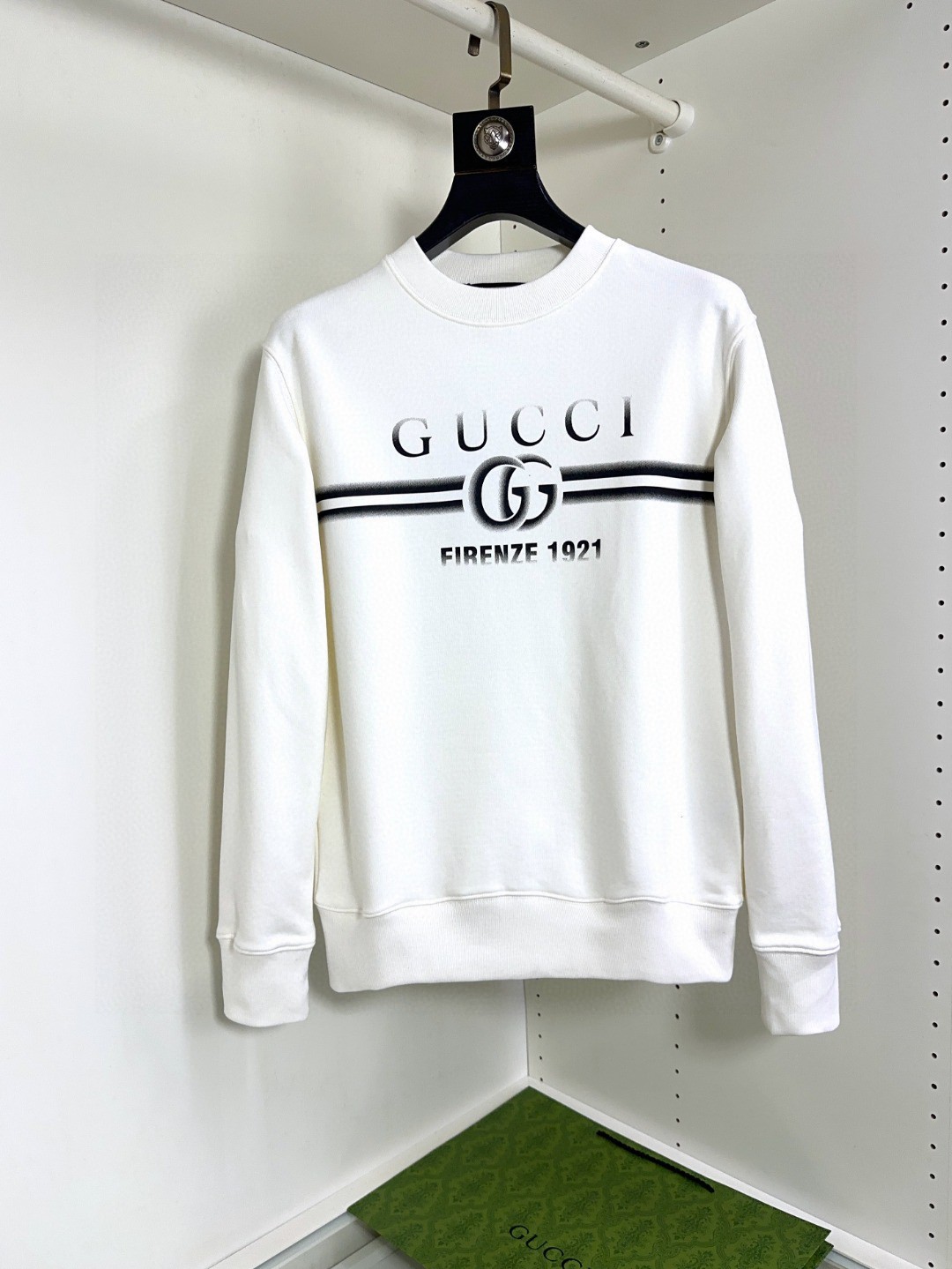  🐮 Gucci 古奇 🔥 高版本 码数：S-XL 🆕 顶级长袖圆领卫衣 👍高级定制百搭款，意大利进口面