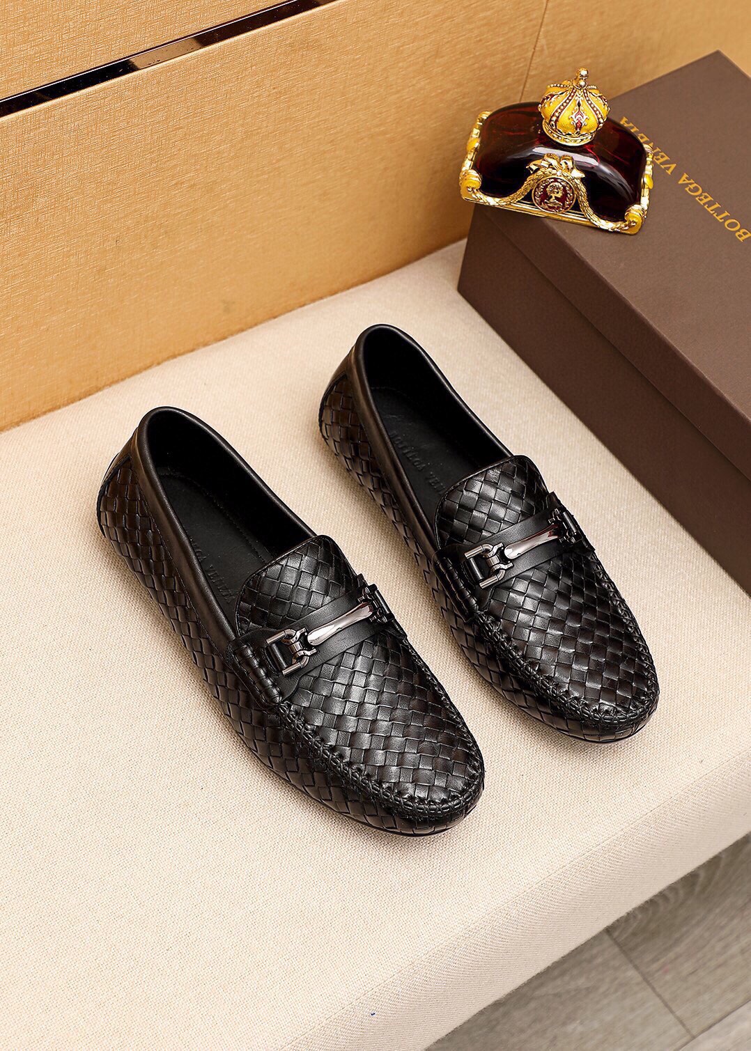 NO:271196,BV men's foot shoes [BOTTEGA VENETA] official website counter new model 1-to-one opening mold Italian calfskin pure hand-woven cowhide inner lining. driving foot shoes Counter synchronization Size 38～44 (45 customization),,bottega veneta,bottega veneta,cowhide19860909BV男士套脚鞋【BOTTEGA VENETA】官网专柜新款 一比一开模 意大利小牛皮纯手工编织牛皮内里.开车套脚便鞋 专柜同步 尺码 38～44(45订制）,,bottega veneta,bottega veneta,cowhide,Men's shoes
