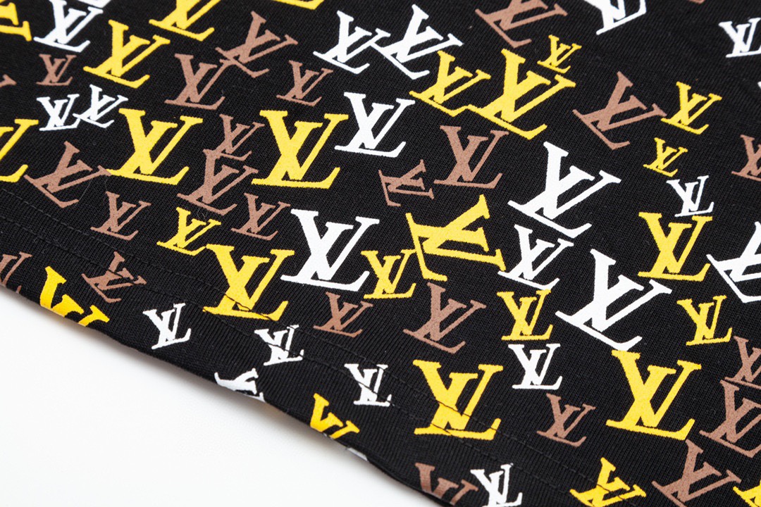 路易威登/Louis Vuitton 夏季新品满幅小字母英文印花圆领短袖T恤