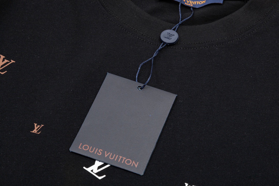 路易威登/Louis Vuitton 夏季新品满幅小字母英文印花圆领短袖T恤