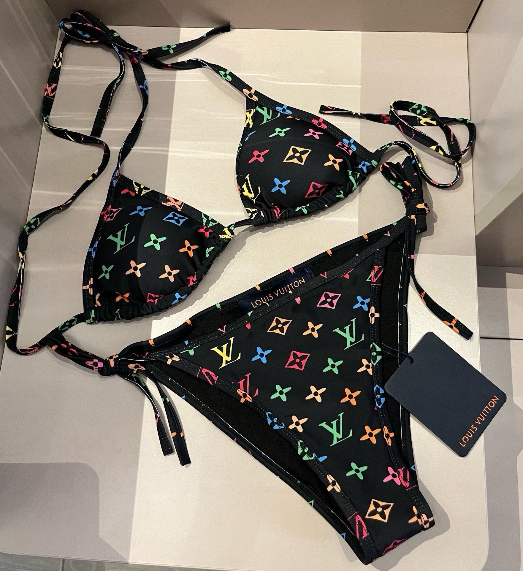 NO:302521,LV bikini is suitable for swimsuits in many scenarios♀Seaside, swimming pool, hot spring, water park, rafting can be worn inside and outside, and the fabric is breathable and comfortable. Quick-drying elastic swimsuits are easier to clean. S M L XL swimsuits, swimsuits, swimsuits, bikinis, louis vuitton, swimsuits, bikinis19860909LV比基尼适合多种场景的游泳衣♀海边 游泳池 温泉 水上乐园 漂流都可以内搭外穿也完全可以 面料透气舒适.速干弹性的游泳衣更加帖肤易清洗.S M L XL泳衣泳裤比基尼,泳衣，泳裤，比基尼,louis vuitton,swimsuits,bikinis,accessory