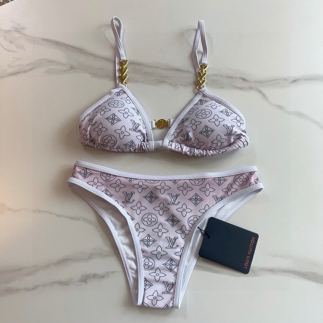 NO:302536,LV bikini is suitable for swimsuits in many scenarios♀Seaside, swimming pool, hot spring, water park, rafting can be worn inside and outside, and the fabric is breathable and comfortable. Quick-drying elastic swimsuits are easier to clean. S M L X L swimsuits, swimsuits, swimsuits, bikinis, louis vuitton, swimsuits, bikinis19860909LV比基尼适合多种场景的游泳衣♀海边 游泳池 温泉 水上乐园 漂流都可以内搭外穿也完全可以 面料透气舒适.速干弹性的游泳衣更加帖肤易清洗.S M L X L泳衣泳裤比基尼,泳衣，泳裤，比基尼,louis vuitton,swimsuits,bikinis,accessory