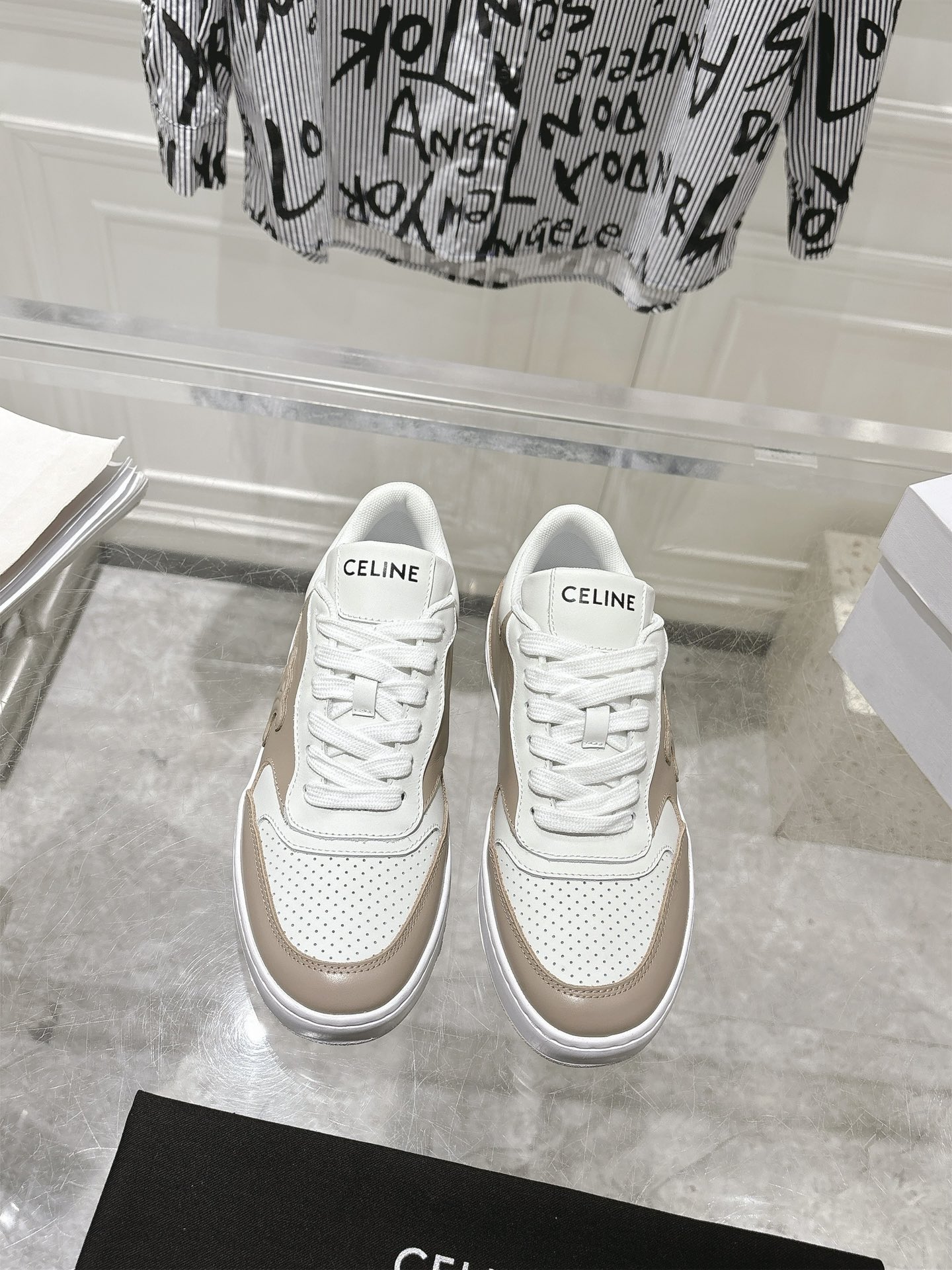 NO:165475,Women, Men 10, CELINE 25 Spring and Summer New Casual Shoes CNY BLOCK Series Couple Sports Shoes, This season's sports and casual shoes are refreshing, both from the splicing of the contour partitions of the last, the brand LOGO is echoed by the front and rear, the edges of the top sole are obviously embellished by Celine letters, all of which show the brand elements, upper cowhide, TPU private model outsole size women's size 35-39 Men 40-44 (female 40 men 45 customized), casual shoes/sports shoes, celine, sneakers, cowhide19860909女 男10, CELINE 思琳 25春夏新品走秀款休闲鞋 CNY BLOCK系列情侣款运动鞋、这一季运动休闲鞋无论从楦型的轮廓隔板的拼接都让人耳目一新、前后品牌LOGO相呼应、大底边位明显Celine字母点缀、无不彰显品牌元素、鞋面牛皮、TPU私模大底 码数女码 35-39 男40-44(女40男45定做),休闲鞋/运动鞋,celine,sneakers,cowhide,Women's Shoes