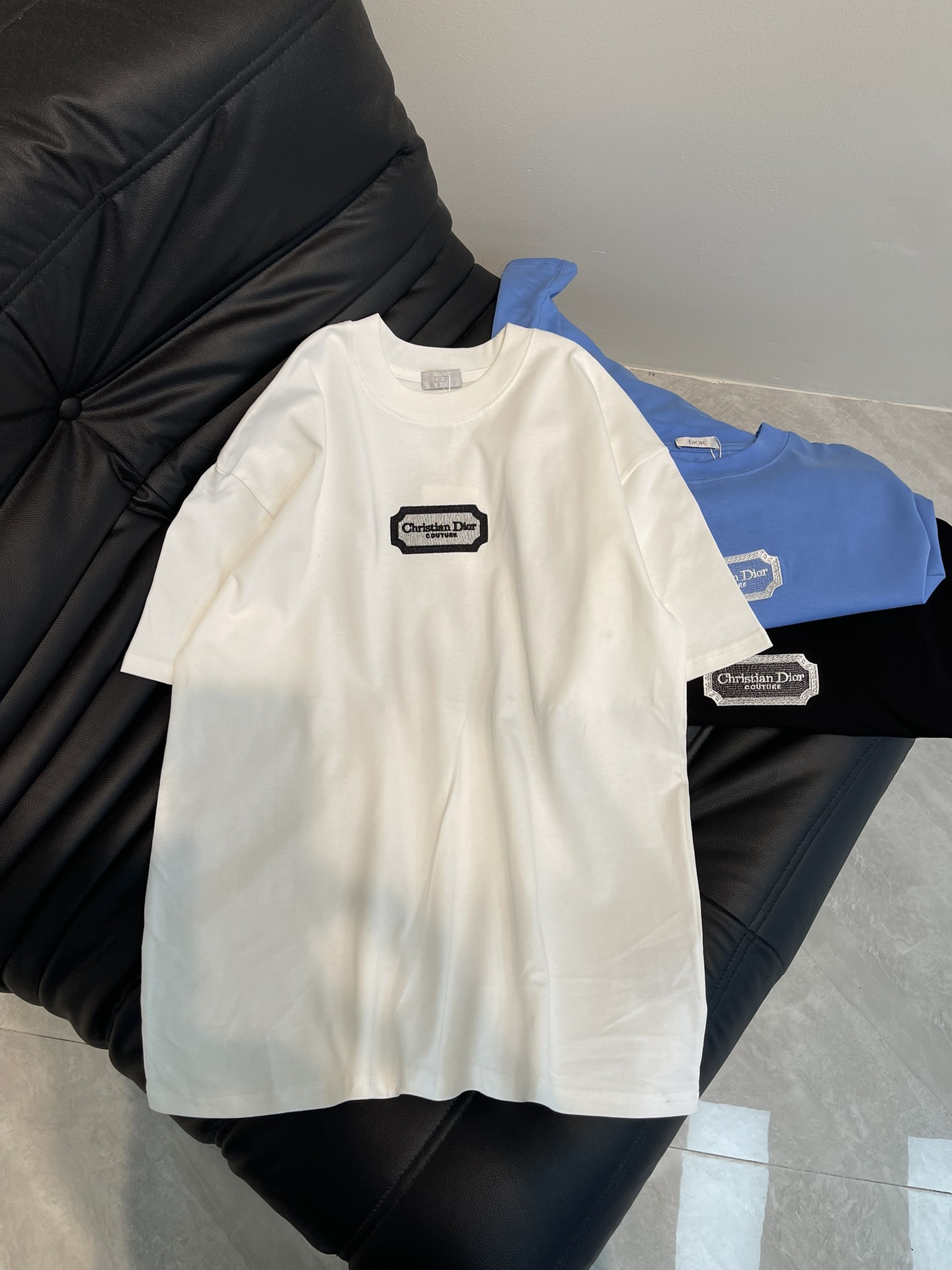 NO:307041,DIO*25 new printed short-sleeved T-shirt, 26 280g cotton fabric custom original fabric, the best base on autumn and winter, extremely comfortable, fully hand-sewn collar mark, adjust according to Z details, extremely fine ten-point embroidery, using imported Japanese machinery, the details can be seen. Loose style, same style for men and women Size XS-L A,,dior,T-shirt,tees,t-shirt,alexander wang19860909DIO*25新款印花短袖T恤,26支280克全棉面料定制原版面料,秋冬打底最佳 舒适感极高,全手工缝制领标,根据Z细节调整后采用极细的万针刺绣,采用日本进口机械,细节看得见.宽松版型,男女同款 尺码XS-L A,,dior,T-shirt,tees，t-shirt,alexander wang,Women's clothing