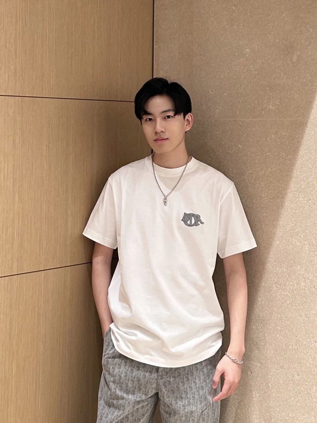  DIOR迪奥CD 四色绣花章仔字母短袖T恤 上身效果#