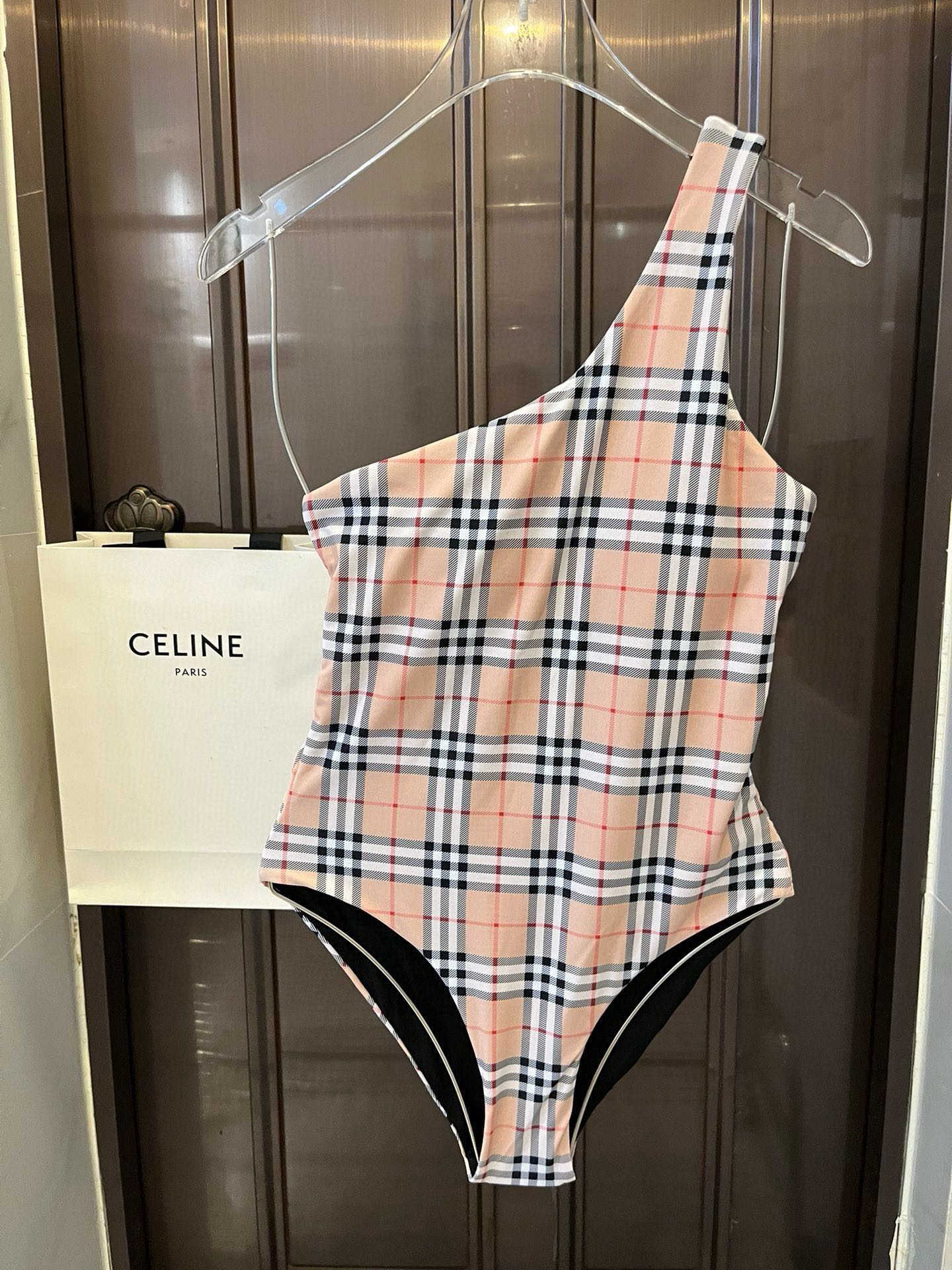 NO:302575,Burberry Burberry plaid one-piece swimsuit suitable for various scenes ♀Seaside, swimming pool, hot spring, water park, rafting can be worn inside and outside, and the fabric is breathable and comfortable. Quick-drying elastic swimsuits are easier to clean. S M L XL swimsuits, swimsuits, bikinis, burberry, burberry, swimsuits, swimsuits, bikinis19860909巴宝莉Burberry格子连体泳衣适合多种场景的游泳衣♀海边 游泳池 温泉 水上乐园 漂流都可以内搭外穿也完全可以 面料透气舒适.速干弹性的游泳衣更加帖肤易清洗.S M L XL泳衣泳裤比基尼,泳衣，泳裤，比基尼,burberry,burberry,swimsuits,bikinis,accessory