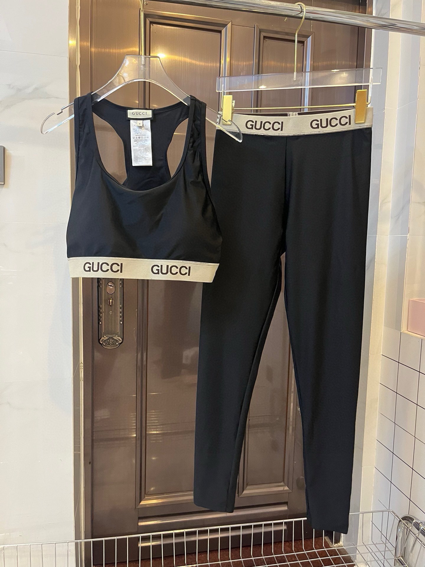 NO:302587,Gucci high elastic fitness yoga suit sports suit~Soft waist vest (with chest pad)   slim buttock lifting to make it look slim and leggings. Size SM L XL swimsuits, swimsuits, swimsuits, bikinis19860909Gucci古奇高弹力健身瑜伽服运动套装~塑腰小背心（有胸垫） 修身提臀显瘦打底裤脚 码数SM L XL泳衣泳裤比基尼,泳衣，泳裤，比基尼,gucci,swimsuits,bikinis,accessory